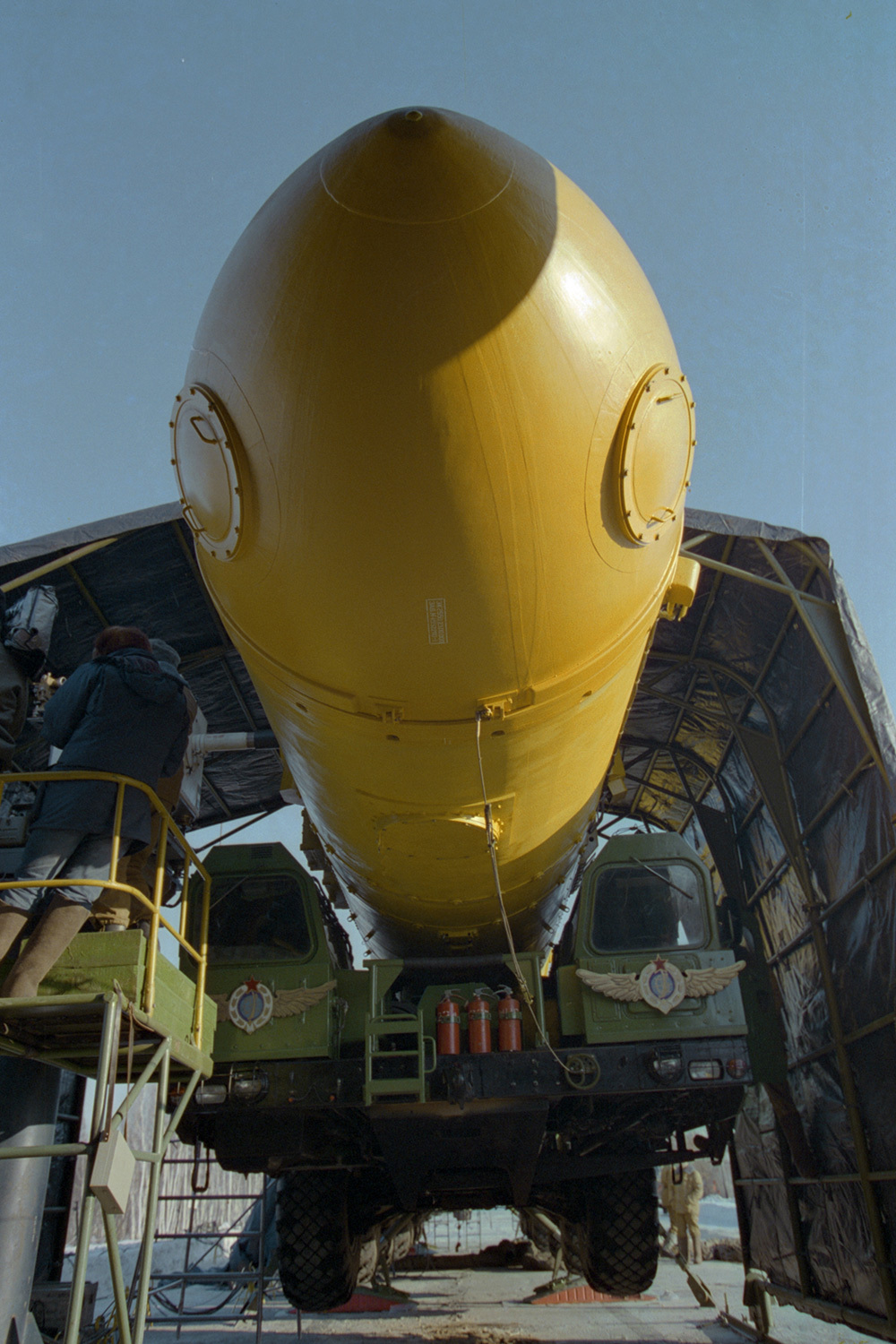 Военный космодром получил название «Свободный». 4 марта 1997 г. с мобильной установки типа «Тополь» оттуда был запущен первый носитель – «Старт 1.2», который вывел на орбиту космический аппарат «Зея». Планировалось, что со «Свободного» будут взлетать проектируемые тяжелые ракеты семейства «Ангара», однако из-за проблем с финансированием дальнейшего развития площадка не получила. Спустя десять лет она была ликвидирована.