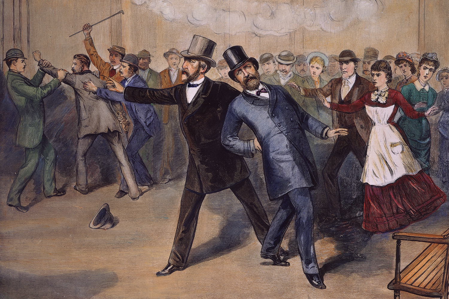 2 июля 1881 г. 20-й президент США Джеймс Абрам Гарфилд (1881) собирался поехать в летний отпуск в Нью-Джерси. На железнодорожной станции в Вашингтоне подошедший сзади проповедник и адвокат Шарль Гито дважды выстрелил в него почти в упор из револьвера «Бульдог». Юрист агитировал во время избирательной кампании за Гарфилда и считал, что во многом своей победой тот обязан ему. В награду он хотел получить должность консула в Вене или Париже и решил мстить после того, как получил отказ. Первая пуля зацепила руку, вторая попала в поясницу. Вначале ранения посчитали неопасными для жизни, но Гарфилд скончался через 79 дней после покушения – 19 сентября 1881 г. На суде Гито настаивал, что не убивал президента, а только ранил, а настоящие убийцы – врачи. Отчасти он был прав: при покушении жизненно важные органы оказались не задеты, но доктора не нашли пулю и занесли инфекцию, зондируя рану пальцами и нестерильными инструментами. Адвокаты требовали признать Гито невменяемым, однако тот все равно был приговорен к смертной казни и повешен в 1882 г.На гравюре: задержание Гито после покушения на президента Гарфилда.