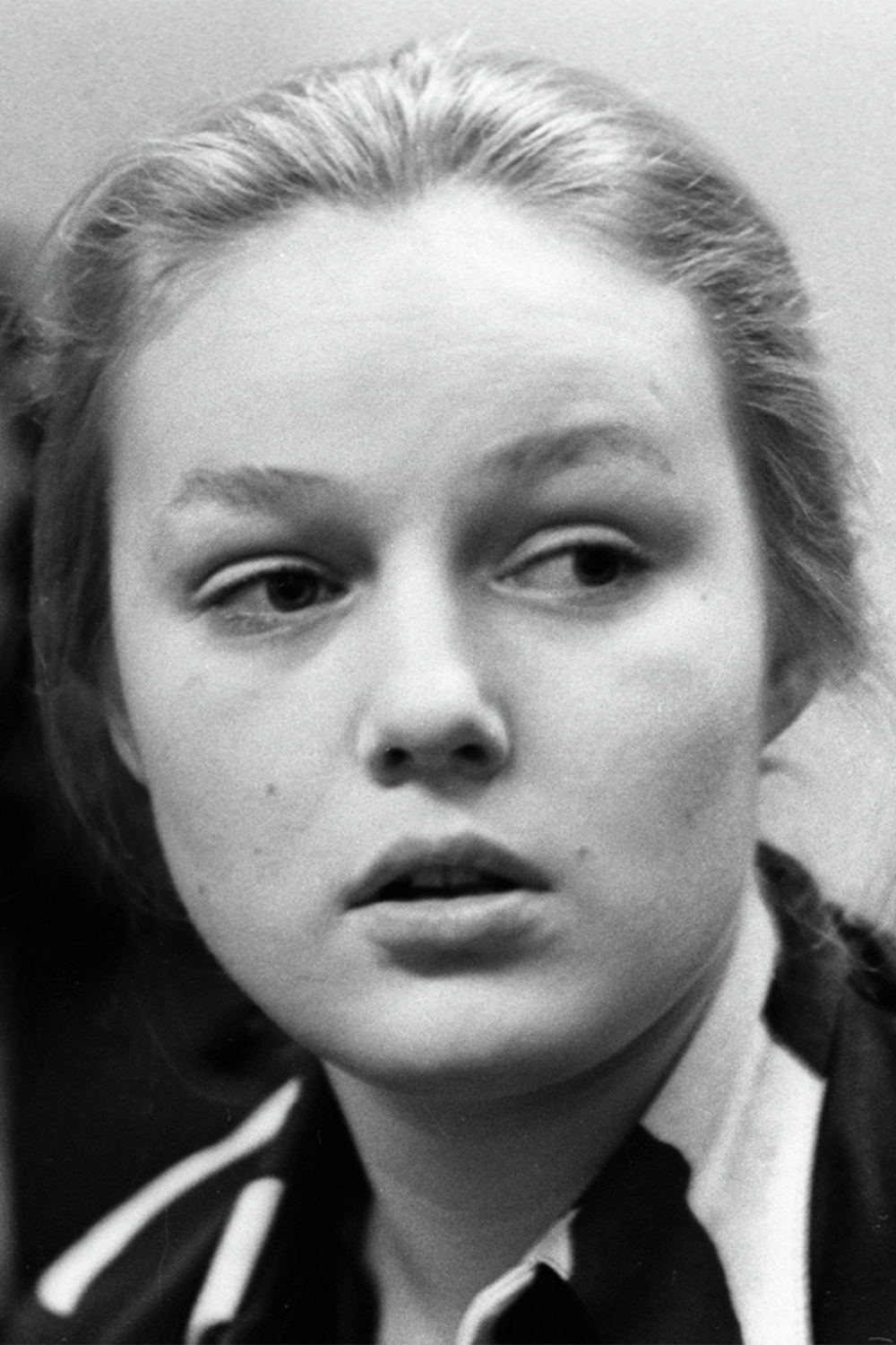 Наталья Андрейченко родилась в Москве 3 мая 1956 г. Вопреки воле мамы, инспектора Минпросвещения СССР, она решила стать актрисой. И в 1977 г. окончила Всесоюзный государственный институт кинематографии. Ее мастерами были народный артист СССР Сергей Бондарчук и народная артистка РСФСР Ирина Скобцева.На фото: Наталья Андрейченко в студенческие годы.