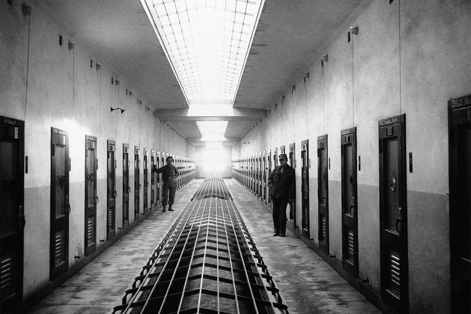 Смертные приговоры привели в исполнение на территории токийской тюрьмы Сугамо в ночь на 23 декабря 1948 г. Осужденным не разрешили надеть парадное обмундирование с орденами, но позволили выпить по чашке рисовой водки и произнести здравицы в честь императора Хирохито. Повешение проходило в присутствии представителей Союзного совета для Японии. Приговор исполнил американский сержант Джон Вуд – профессиональный палач, казнивший нюрнбергских преступников. После останки перевезли в Иокогаму и предали сожжению в местном крематории, пепел высыпали в море.&nbsp;