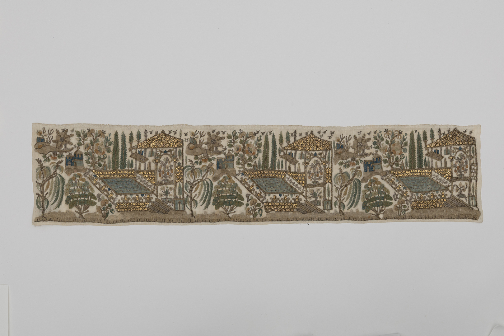 Свадебное платье&nbsp;гелинлик. Шелк, металлическая нить; вышивка. Турция (Османский период), XIX век