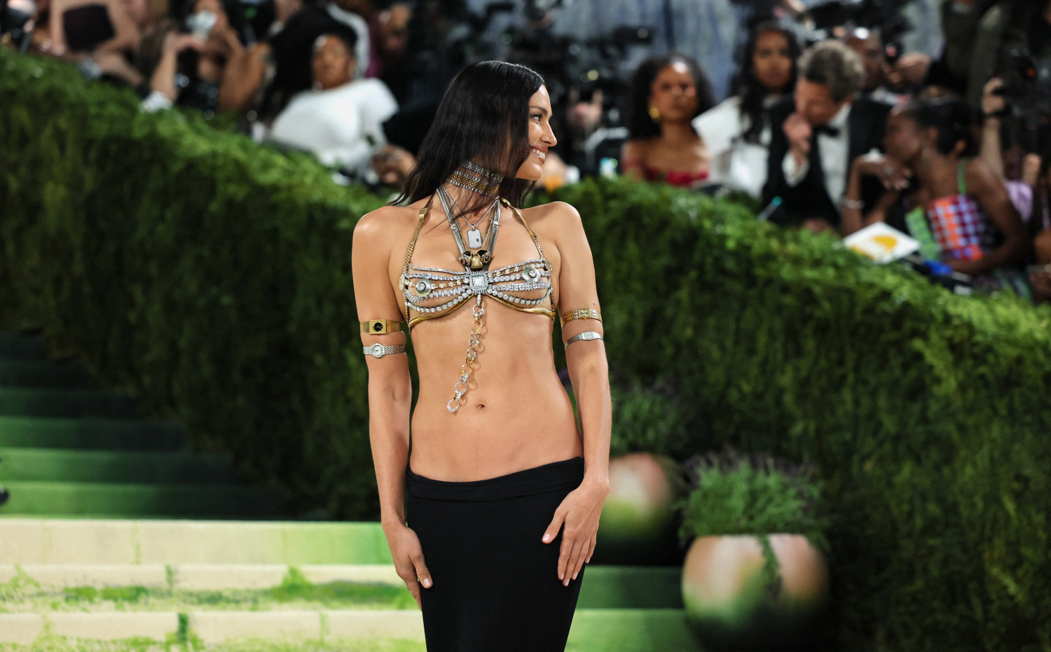 Модель Ирина Шейк в голом платье Alexander Wang.