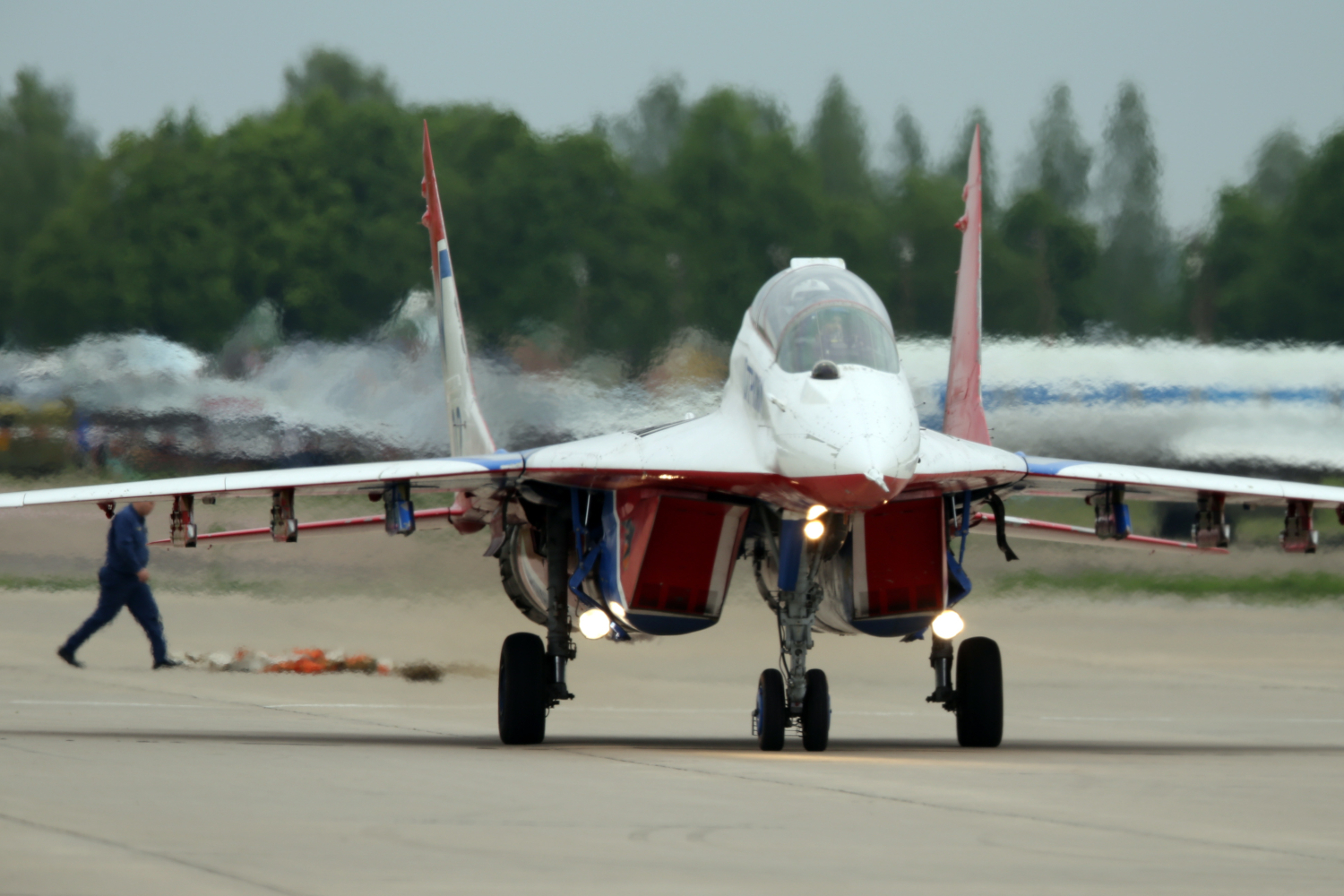 «Стрижи» входят в 237-й гвардейский Проскуровский Краснознаменный орденов Кутузова и Александра Невского Центр показа авиационной техники им. И. Н. Кожедуба (ЦПАТ). Это преемник 234-го истребительного авиационного полка, который был создан в 1950 г. специально для проведения первомайских воздушных парадов над Москвой. Впоследствии летчики эскортировали самолеты глав иностранных государств и советских космонавтов.