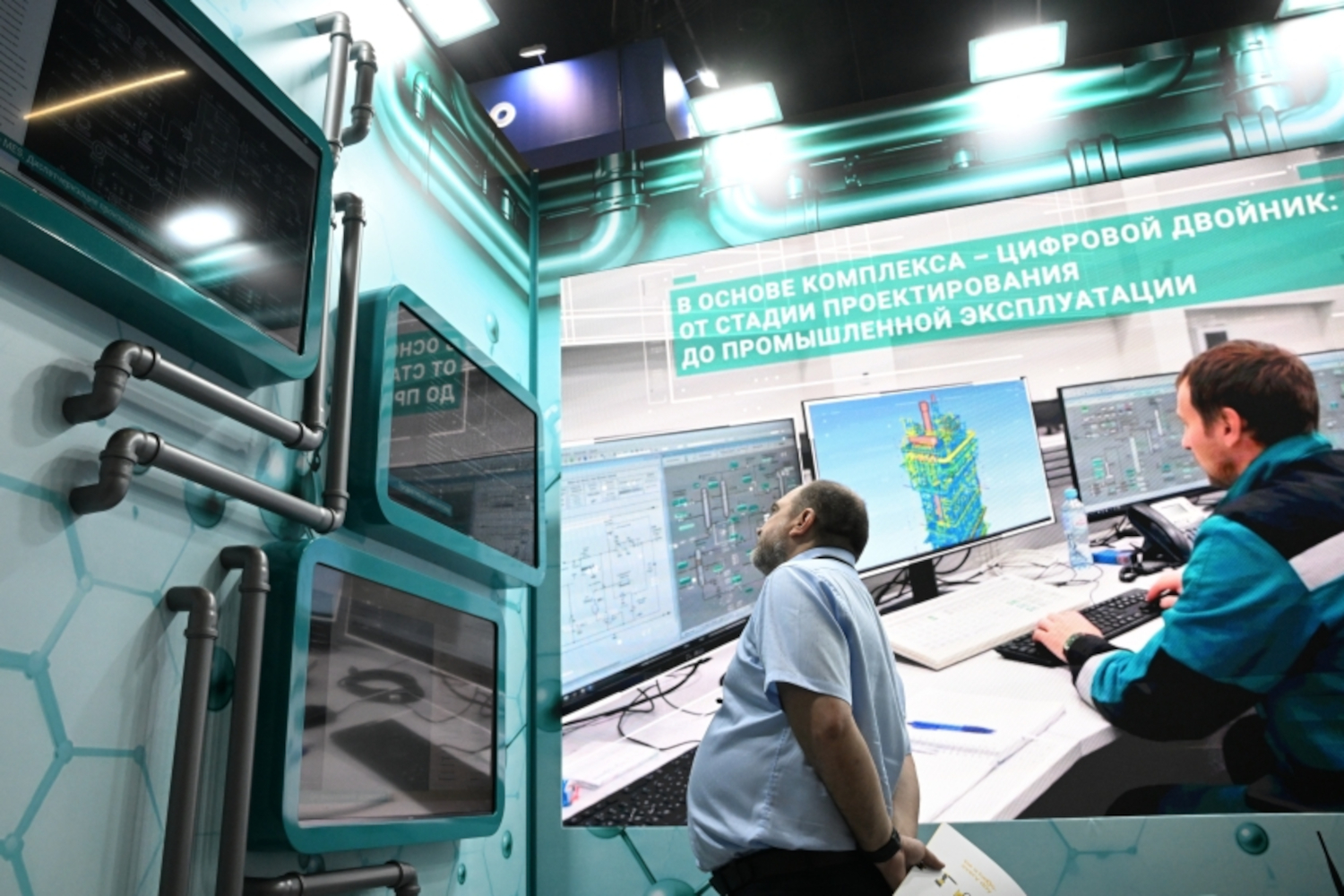 Многие стенды промышленников в этом году посвящены цифровым двойникам предприятий.
