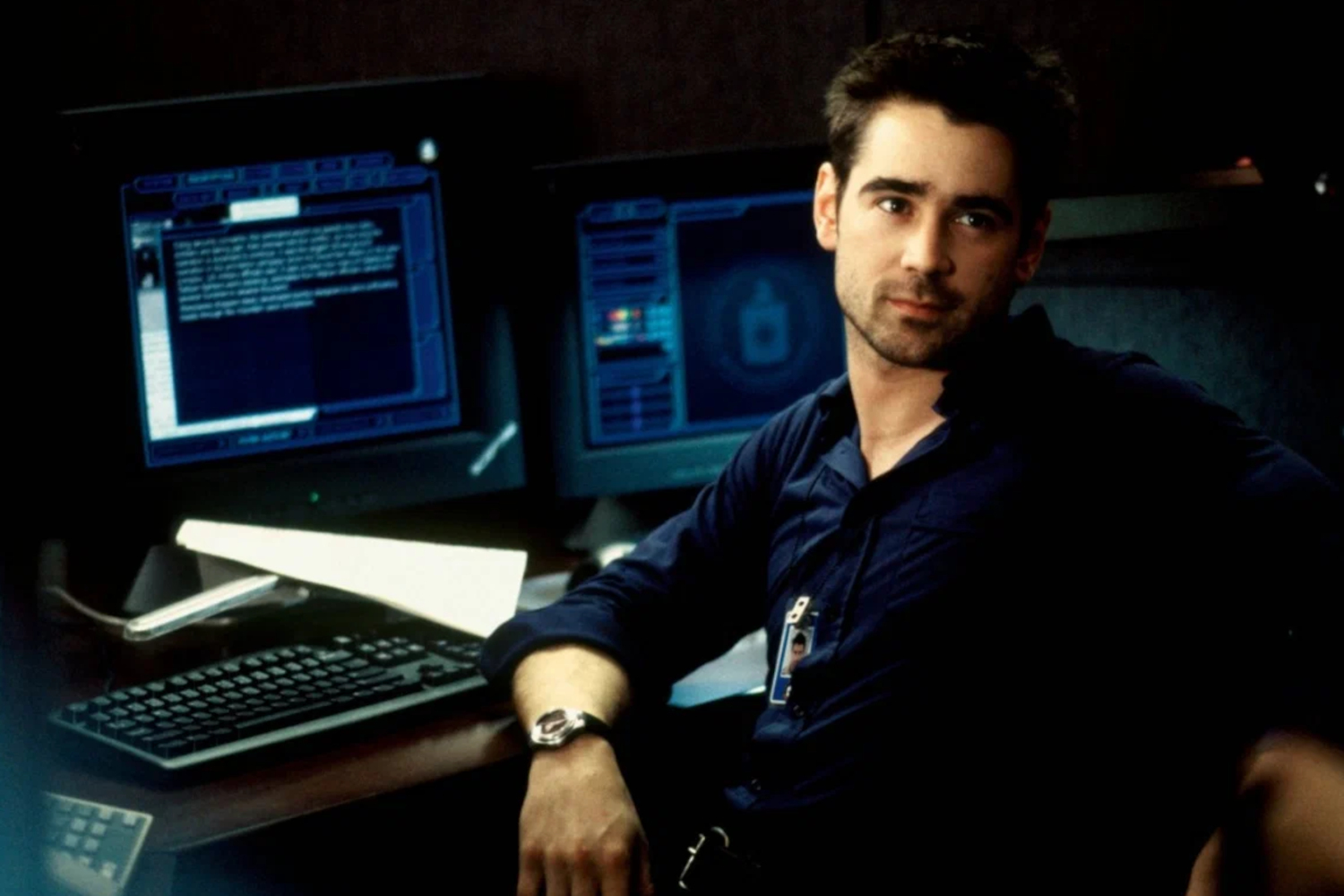 Начало 2000‑х было неоднозначным: фильмы «Американские герои» (2001) и «Война Харта» (2002) не имели коммерческого успеха. Зато последующие проекты оказались удачными: триллер «Телефонная будка» собрал $98 млн при бюджете $13 млн, «Рекрут» (кадр на фото) – $101 млн (бюджет $46 млн), а «S.W.A.T.: Спецназ города ангелов» – $208 млн (бюджет $80 млн). Тогда же, в 2003 г., Фаррелл был удостоен премии MTV Movie Awards в номинации «Трансатлантический прорыв года».
