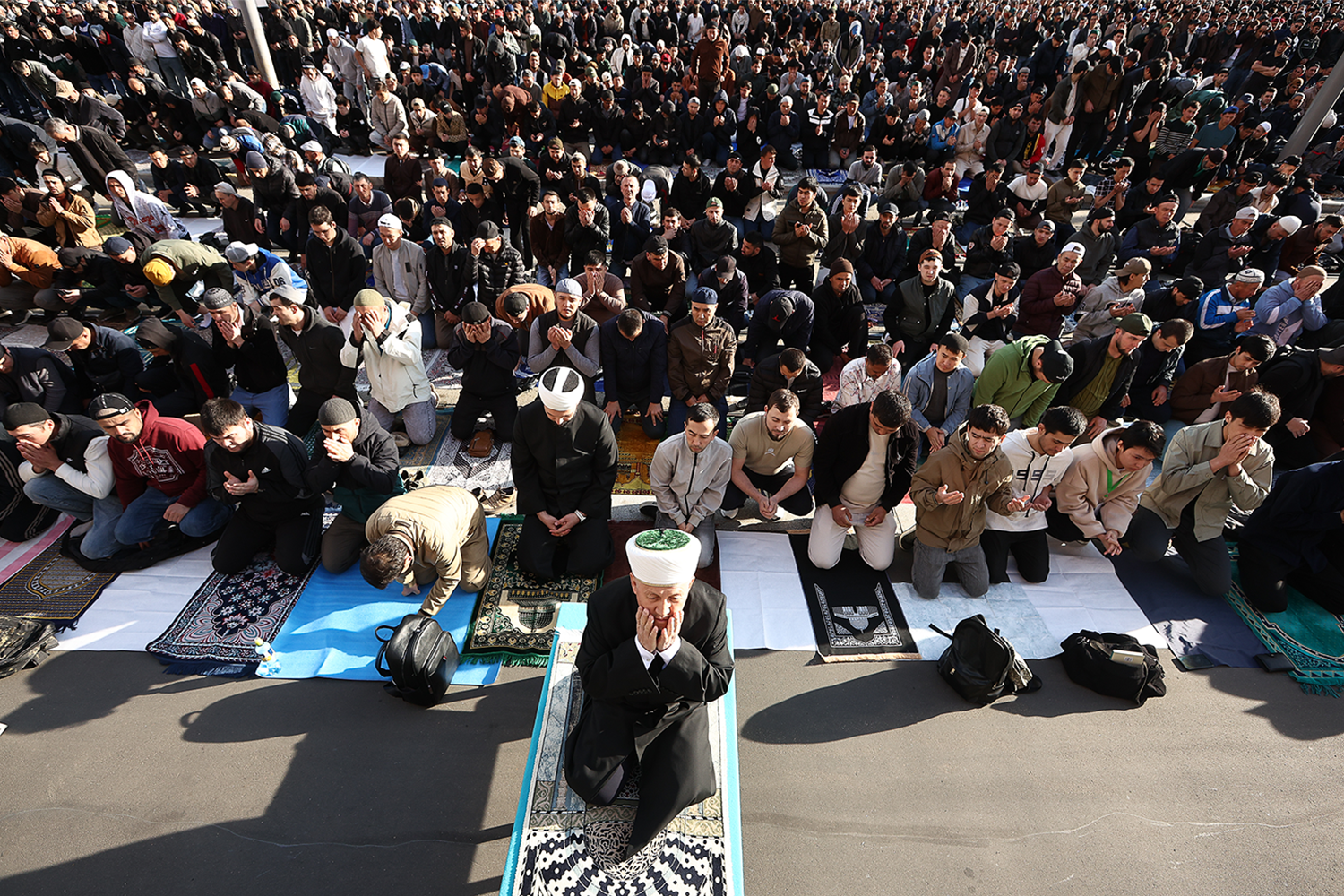 27 мая 2026 г. Праздничный намаз во время Курбан-байрама в Москве. 