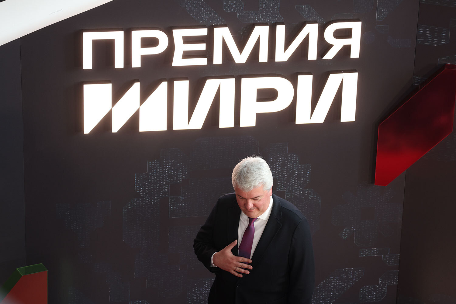 «Пять лет назад премия ИРИ задумывалась как профессиональная награда для авторов качественного интернет-контента. Сегодня очевидно, что она стала чем-то большим – отражением того, чем живет общество и российское цифровое пространство. За это время было подано около 2700 заявок, победителями стали более 100 проектов», – говорил генеральный директор АНО «Институт развития Интернета» Алексей Гореславский перед церемонией.