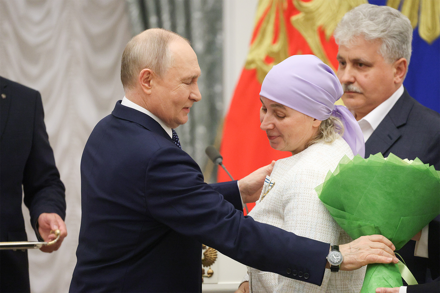 Орден «Родительская слава» получили Михаила и Евгения Дерягины из Новосибирской области. В семье растут восемь детей.
