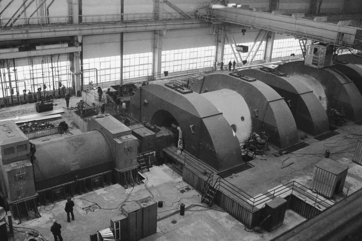 В 1980 г. был утвержден технический проект ЗАЭС, предусматривающий строительство четырех энергоблоков с водо-водяными энергетическими реакторами мощностью по 1000 МВт (ВВЭР-1000). Это одна из самых распространенных установок – ВВЭР-1000 использовались на Нововоронежской, Балаковской, Хмельницкой, Ровенской, Крымской, Ростовской и других советских атомных станциях.