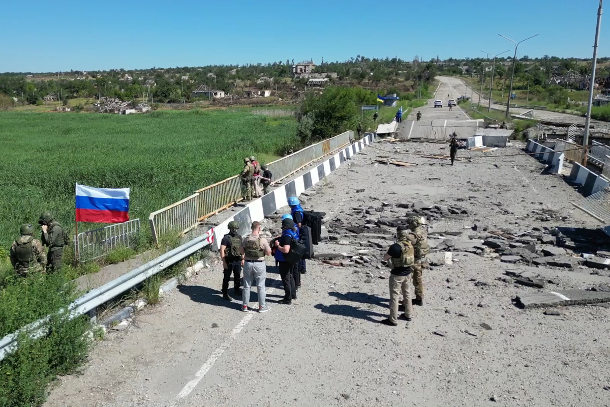 Запорожская АЭС вырабатывала более 40 млрд кВт·ч электроэнергии ежегодно (свыше 20% всей украинской генерации). В 2022 г. регион был включен в состав России, а станция перешла под управление «Росатома». На данный момент в целях безопасности все шесть энергоблоков переведены в режим «холодного останова».