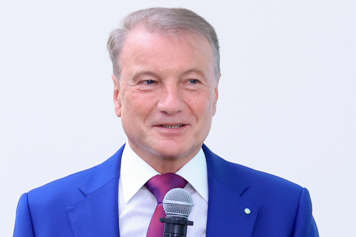 Греф – об отношение к бизнесу как к «живопыркам»Председатель комитета Госдумы по бюджету и налогам Андрей Макаров и глава Сбербанка Герман Греф поспорили на деловом завтраке о роли крупного бизнеса в экономике России. «Живопырки, зарабатывающие бабки. Мне кажется, это одна из таких базовых вещей, которые должны очень серьезно измениться в нашей стране. Живопырки и есть эта самая экономика. И именно они, бизнес, большие живопырки, маленькие живопырки и предприниматели, которые создают эту самую добавленную стоимость, они и есть основа экономики. А экономика, как известно, основа всего государства», – ответил Греф собеседнику, который первым заговорил о «живопырках» в контексте ограничений для работы бизнеса.