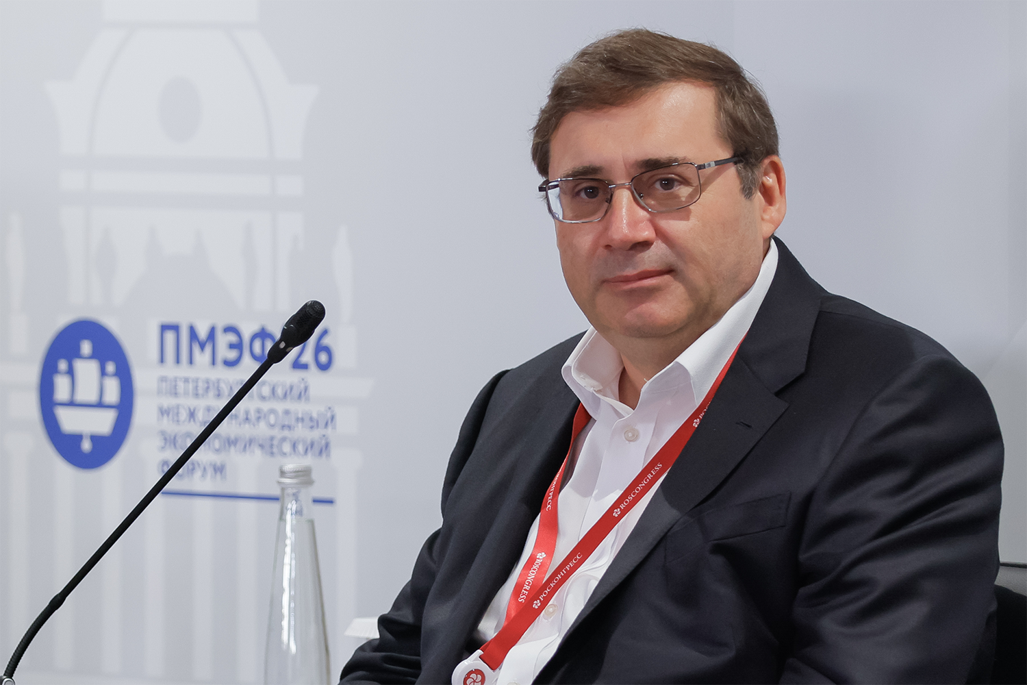 Швецов – о ценах на российском рынке акций«Сегодня просто нет ощущения, что российские акции дешевые. Я думаю, что сегодня они стоят столько, сколько они и должны стоить. Но когда уйдут риски, они будут очень дешевые, потому что мы увидим здесь всю когорту иностранных инвесторов, которые были у нас до 2014 г.», – сказал председатель наблюдательного совета Мосбиржи Сергей Швецов на ПМЭФе. Он также подчеркнул, что допуск иностранных банков на российский рынок должен основываться на принципе симметрии в вопросе санкций.