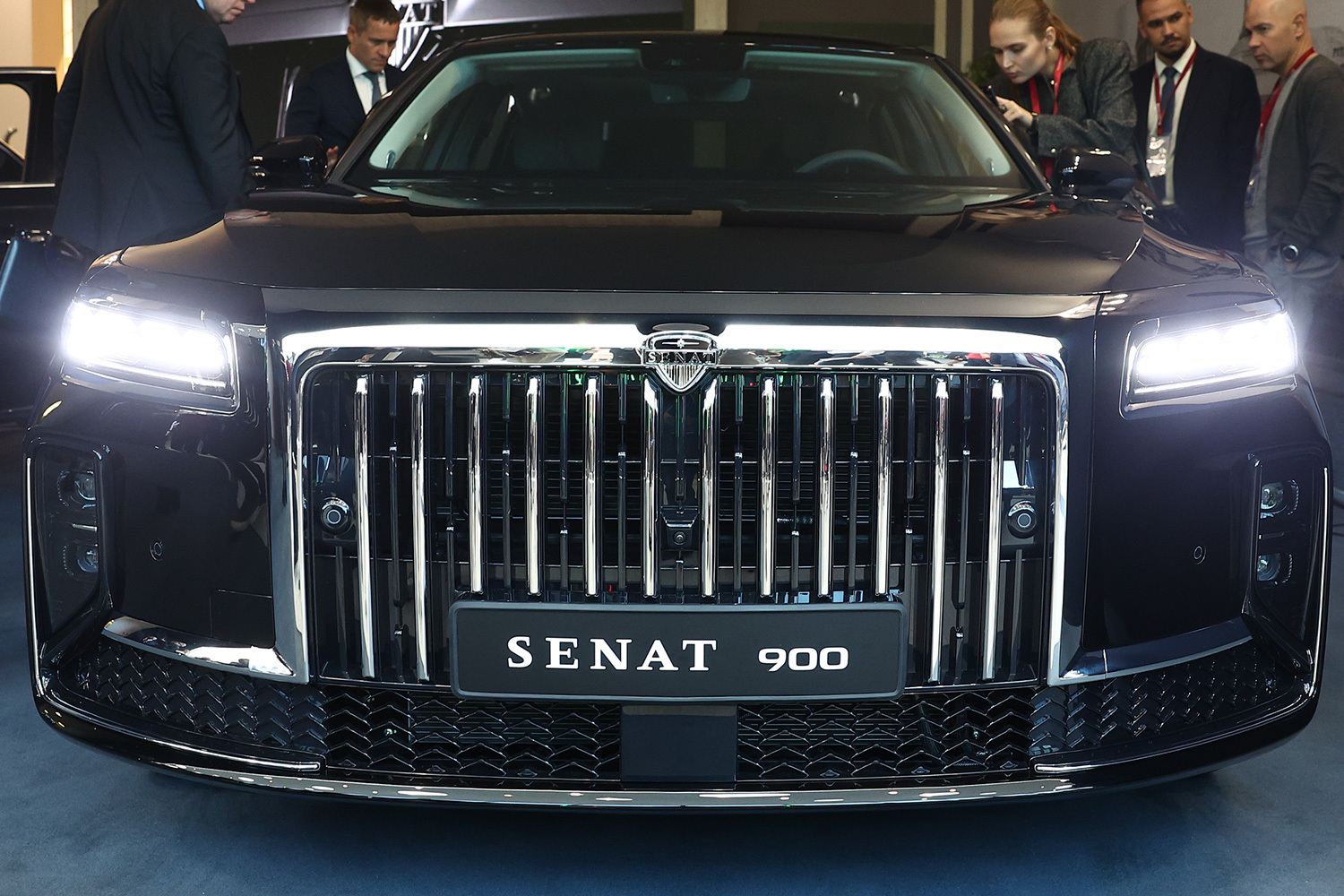 Новый российский премиальный седан Senat 900, созданный на базе китайского Hongqi H9. Производство автомобиля налажено на бывшем заводе Toyota в Санкт-Петербурге (район Шушары).