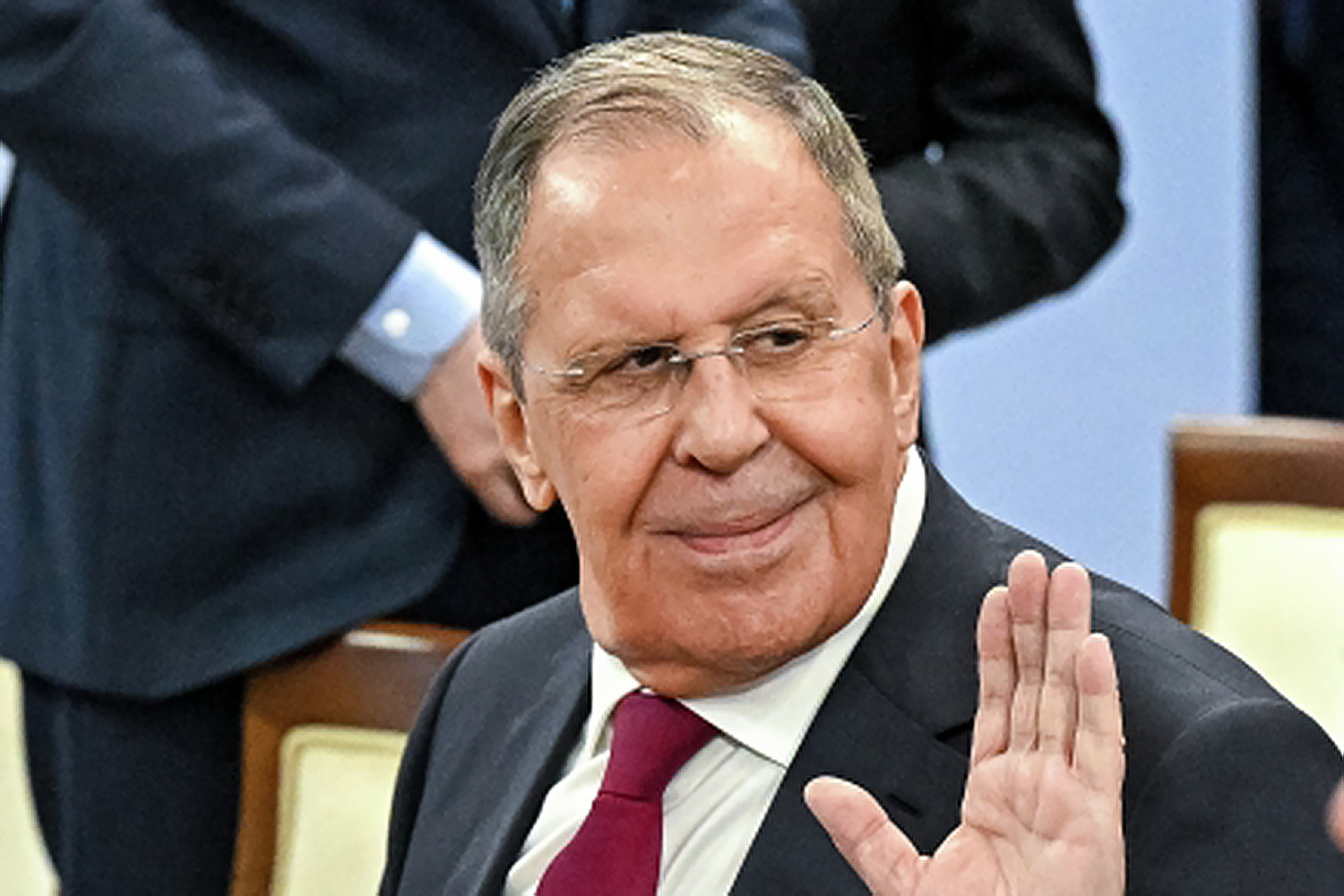 Министр иностранных дел РФ Сергей Лавров перед встречей Владимира Путина и премьер-министра Малайзии Анвара бин Ибрагима на полях саммита.