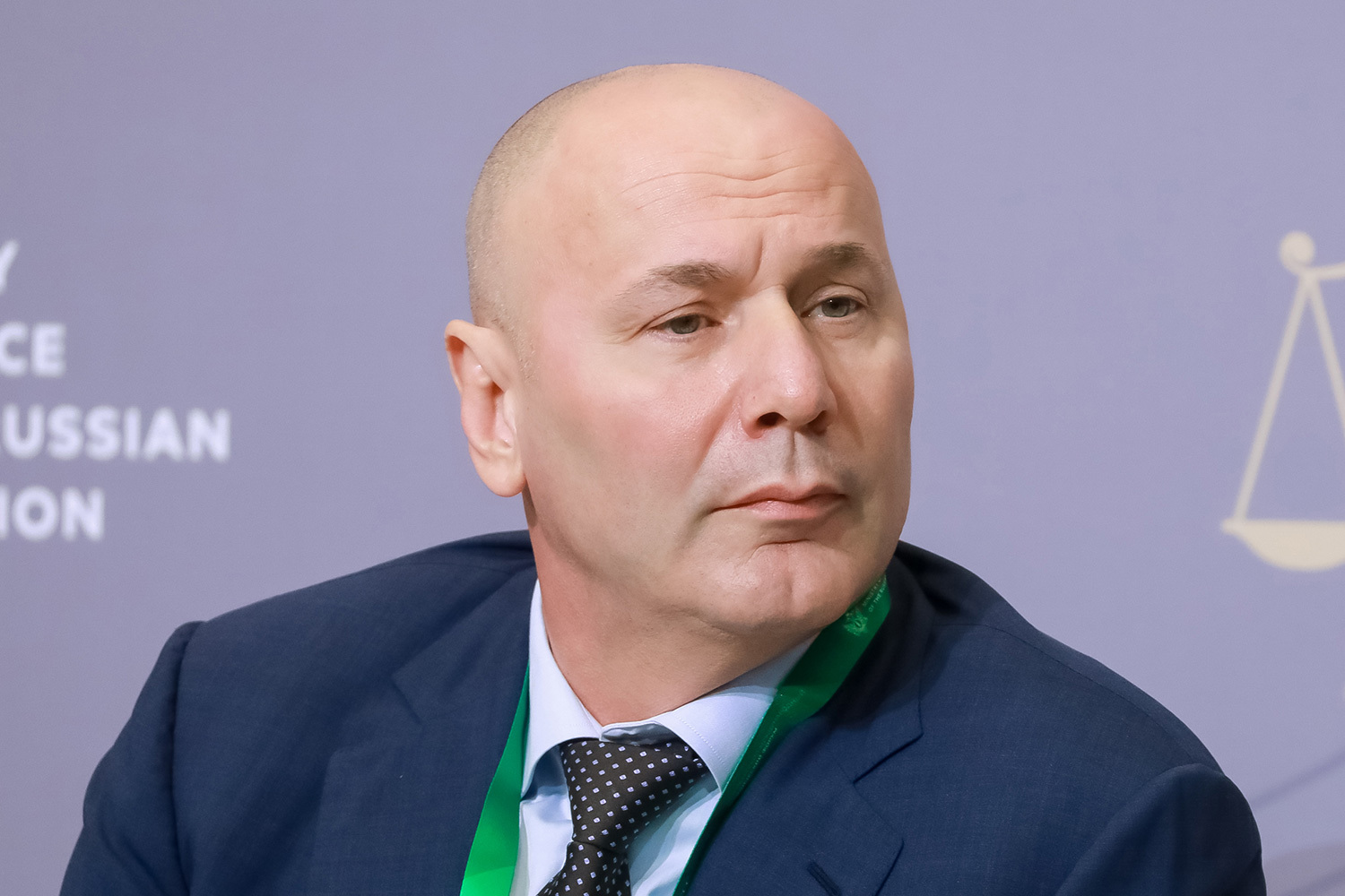 Музаев – о разрыве в проходных баллах вузов«Разрыв есть колоссальный по ряду вузов – почти во многих вузах – между бюджетниками и платниками, неважно, частный вуз это или государственный. Разрыв иногда достигает в предмете 42 баллов», – сказал руководитель Рособрнадзора Анзор Музаев на сессии «Юридическое образование: обучение длиною в жизнь». Глава ведомства уточнил, что средние цифры приема на бюджетные места в российские вузы составляют от 70 баллов и выше. При этом на платное отделение средний балл – 46 баллов. В среднем разрыв в проходных баллах для «бюджетников» и «платников» варьируется от 36 до 42.