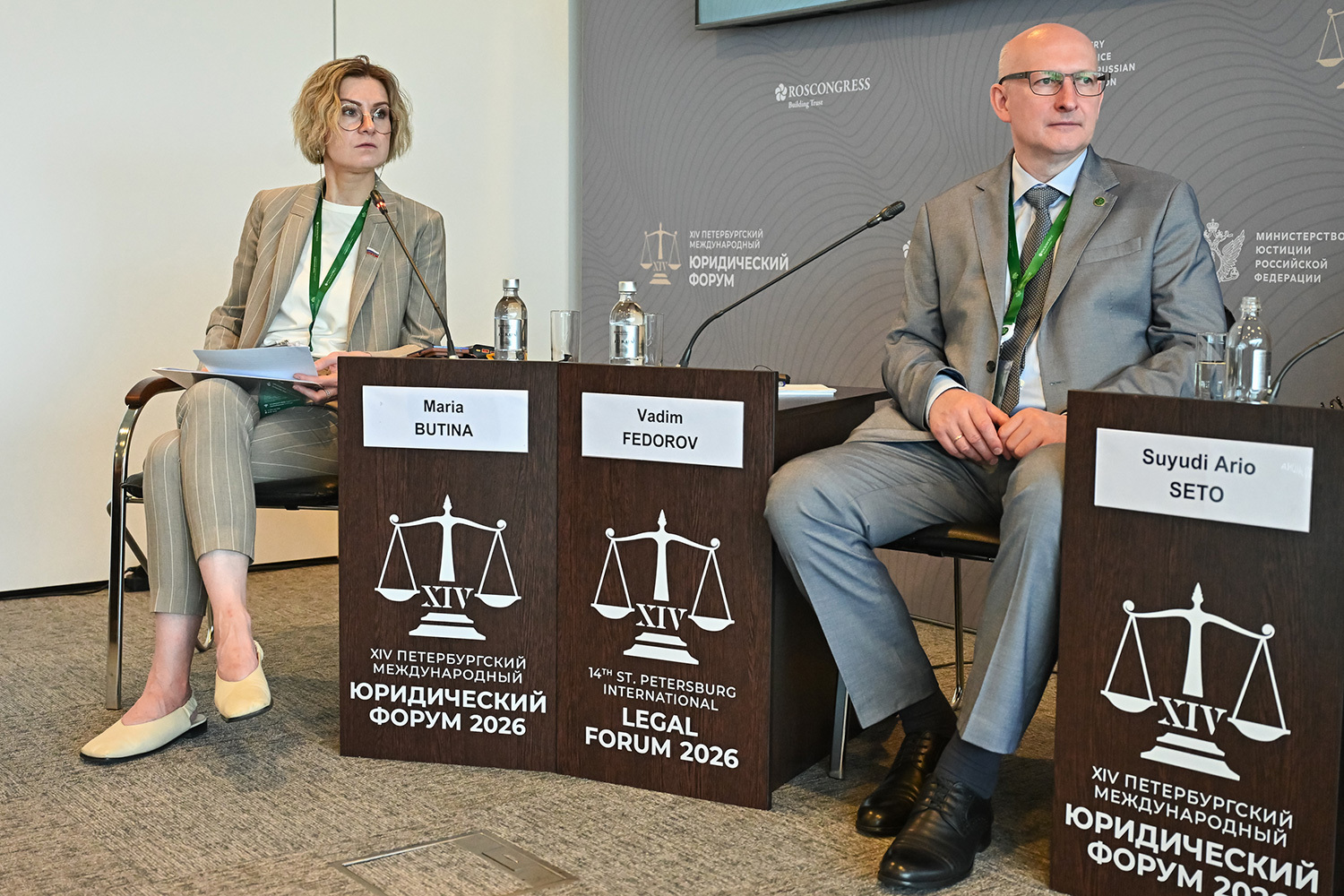 Федоров – о несоразмерности уголовных наказаний«Уголовный кодекс содержит иерархически выстроенный перечень видов наказания, однако изменения носят ситуативный характер, и правило соразмерности соблюдается не всегда», – заявил заместитель министра юстиции Вадим Федоров на сессии&nbsp; «Гуманизация и систематизация уголовного закона как основа правовой стабильности: перспективы vs реальность». В качестве примера он привел максимально возможное наказание за мошенничество в особо крупном размере и причинение тяжкого время здоровью – 10 и 8 лет лишения свободы соответственно.