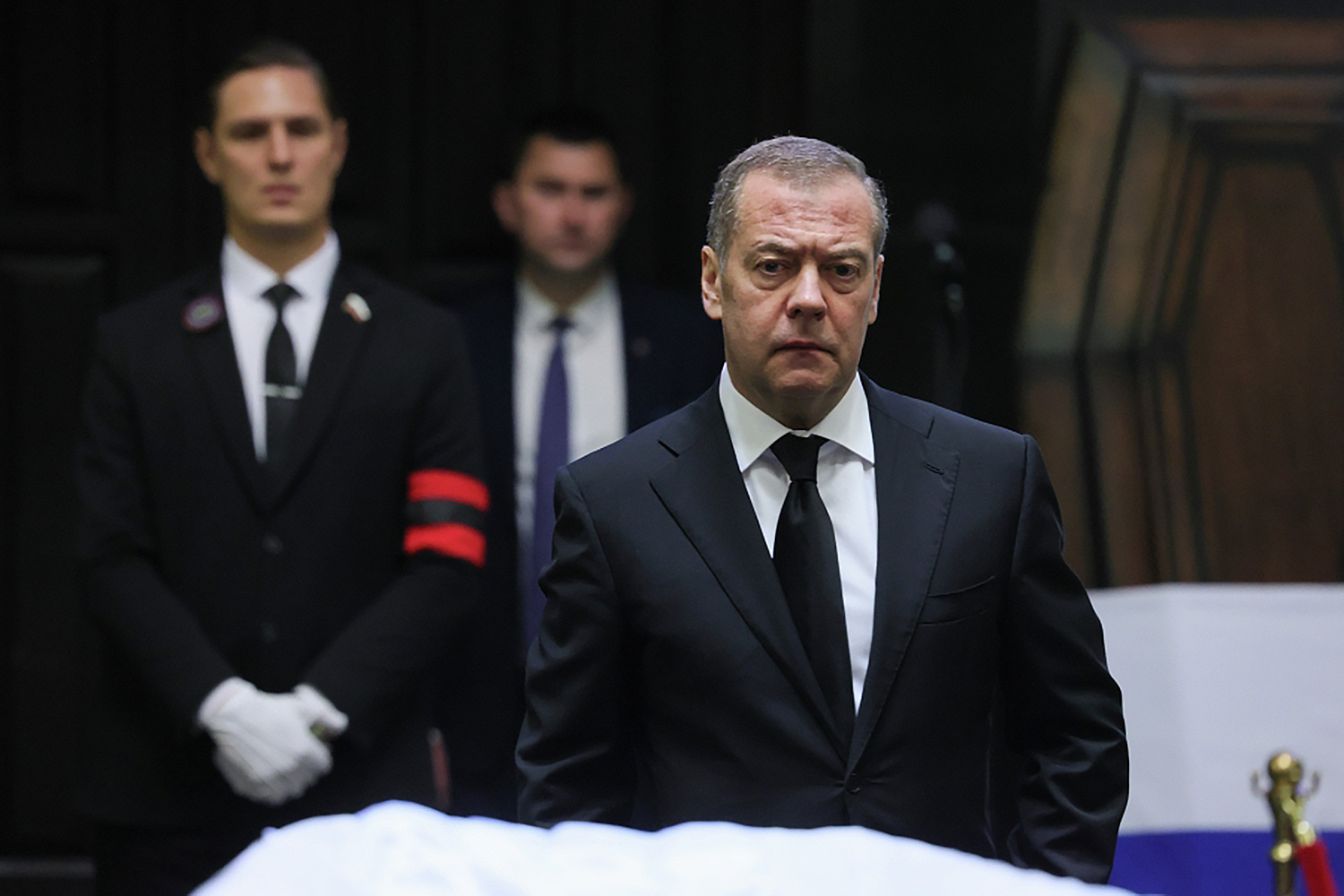 Заместитель председателя Совета безопасности Дмитрий Медведев во время траурной церемонии.