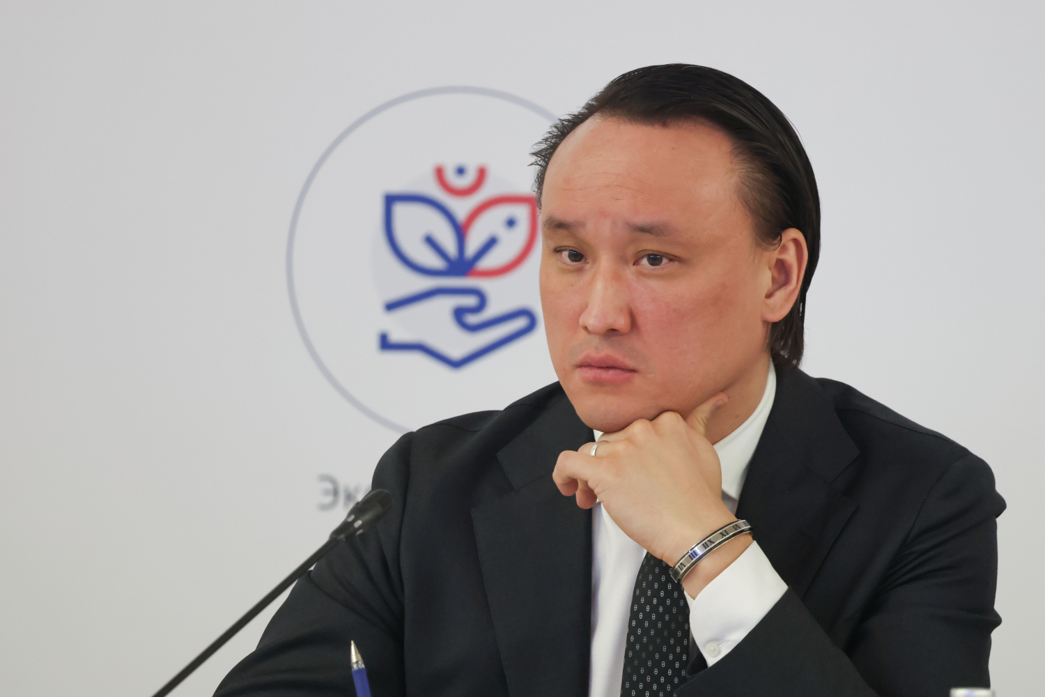 Комик Сангаджи Тарбаев в 2021 г. прошел в Госдуму во главе столичной группы списка «Новых людей». Занимает пост председателя комитета по туризму и развитию туристической инфраструктуры. В новый созыв Тарбаев баллотируется в качестве первого номера башкирской группы списка.