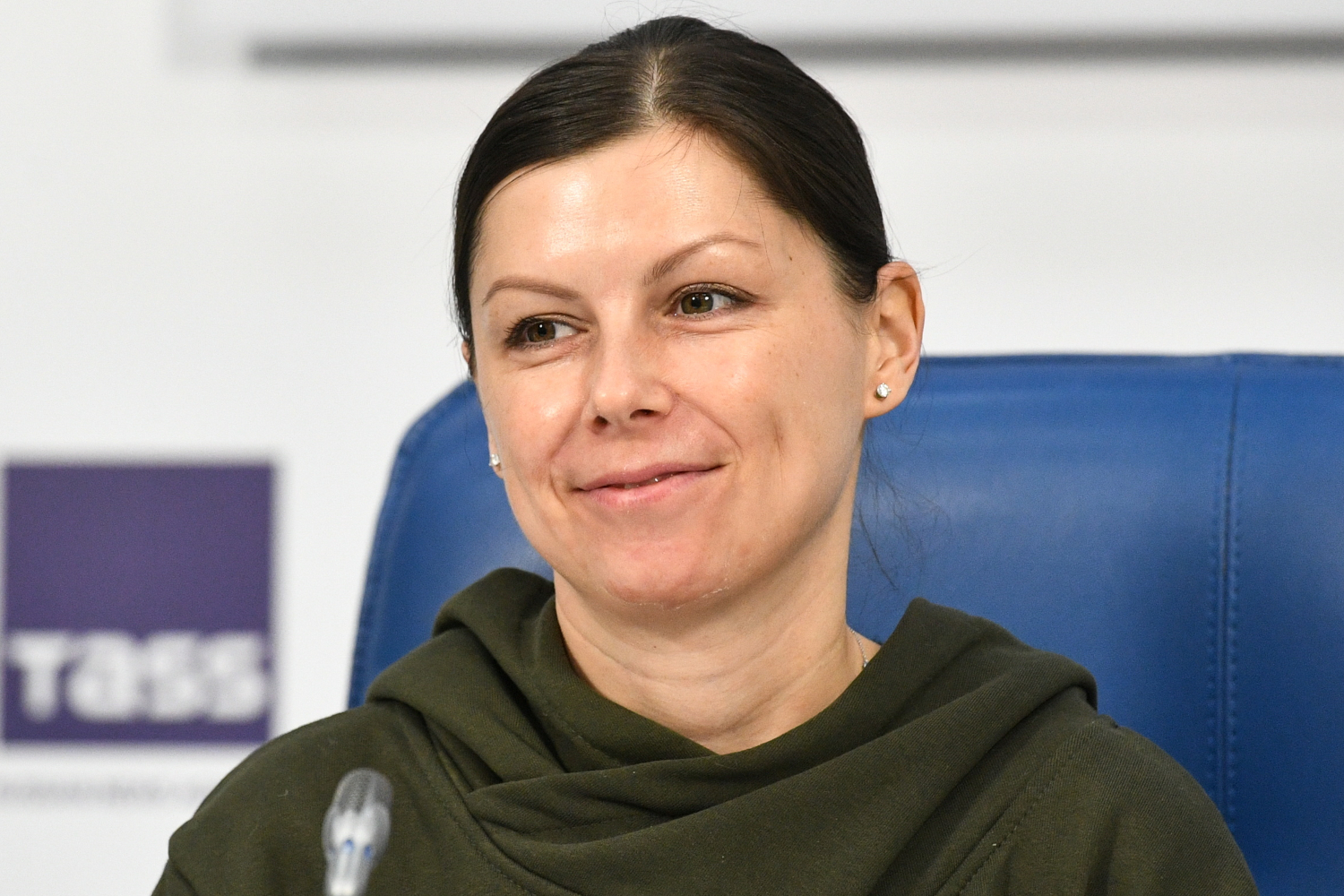 Военкор «Первого канала» Ирина Куксенкова баллотируется от ЕР по Макеевскому округу – это один из трех округ в Донецкой народной республике, где впервые будет избран депутат Госдумы.