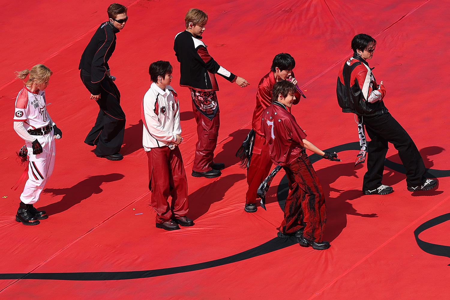 Южнокорейский бой-бэнд BTS.