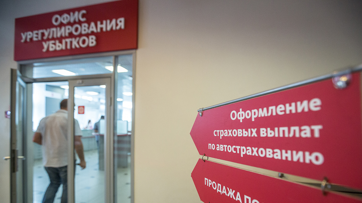 Неправомерные выплаты мошенникам финансируются за счет страховых премий всех автовладельцев
