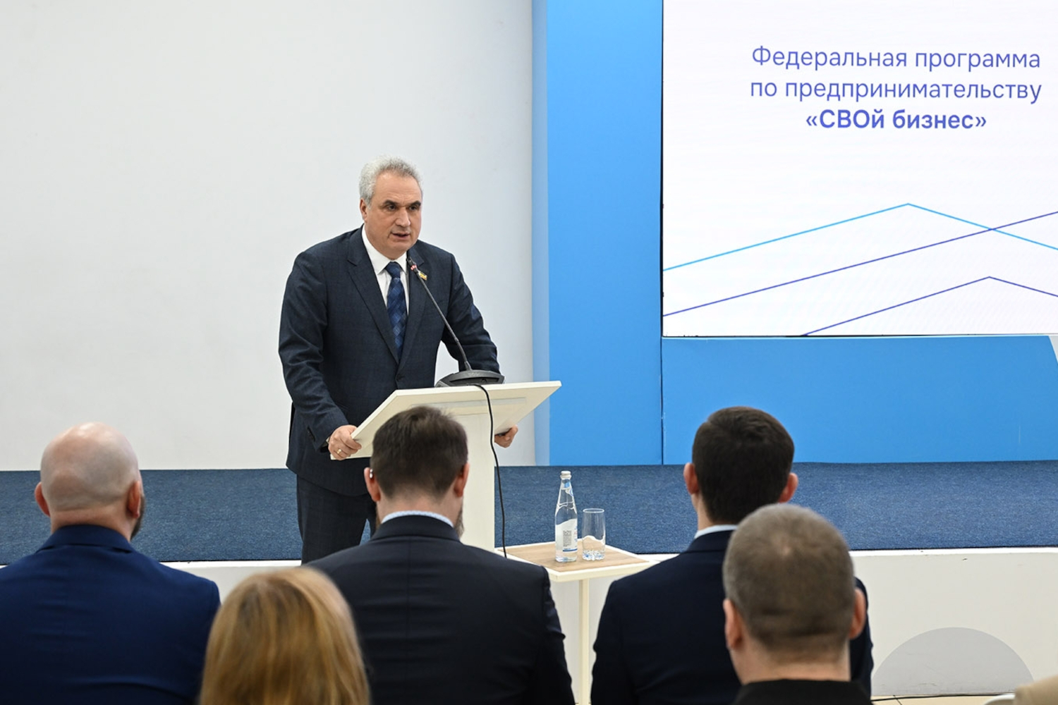 Депутат заксобрания Ростовской области Виктор Халын – 199,23 млн руб.Зарплата в ООО «СКЛП» и Ростовском государственном экономическом университете, доход от предпринимательской деятельности, пенсия, дивиденды от Сбербанка, ООО «СФН» и АО «ВИМ Инвестиции», проценты по вкладам в КБ «Центр-инвест», МТС-банке, Сбербанке, ВТБ и Газпромбанке, прочие поступления от управления социальной защиты населения Аксайского района Ростовской области, Социального фонда, заксобрания области, РАНХиГС, ООО «СК «Эверия лайф» и Сбербанка, продажа имущества.