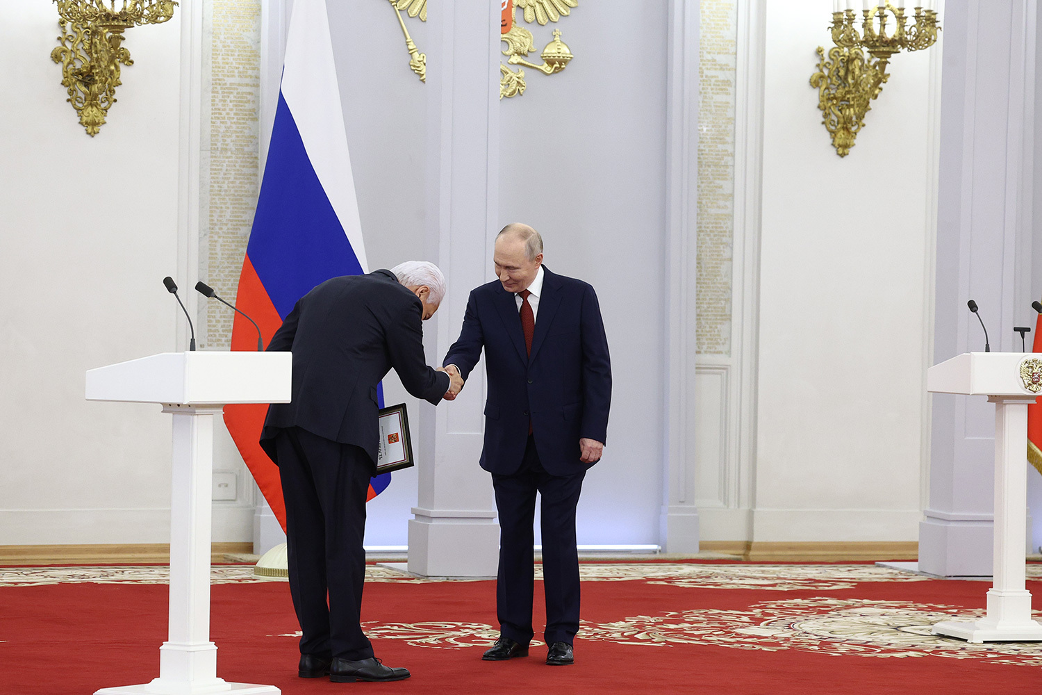 27 июля 2026 г. Лидер фракции «Единой России» Владимир Васильев и президент России Владимир Путин.