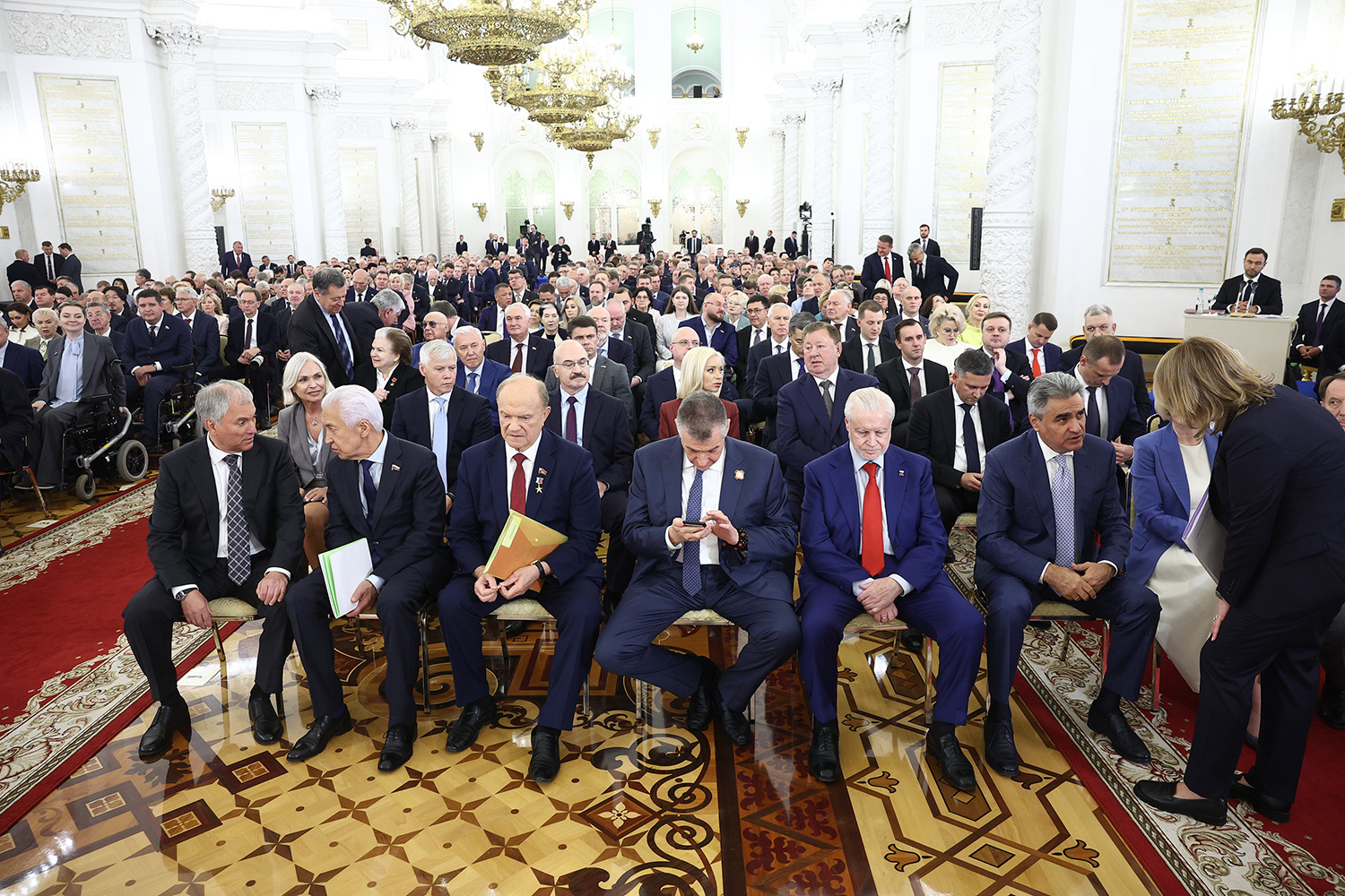 27 июля 2026 г. Спикер Госдумы Вячеслав Володин и лидеры фракций Владимир Васильев («Единая Россия»), Геннадий Зюганов (КПРФ), Леонид Слуцкий (ЛДПР), Сергей Миронов («Справедливая Россия»), Алексей Нечаев («Новые люди») перед началом встречи депутатов с президентом России.