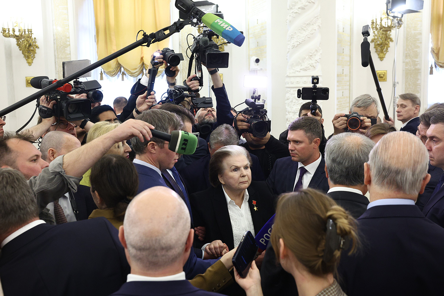 27 июля 2026 г. Председатель комиссии Госдумы по вопросам депутатской этики Валентина Терешкова перед началом встречи депутатов с президентом России.