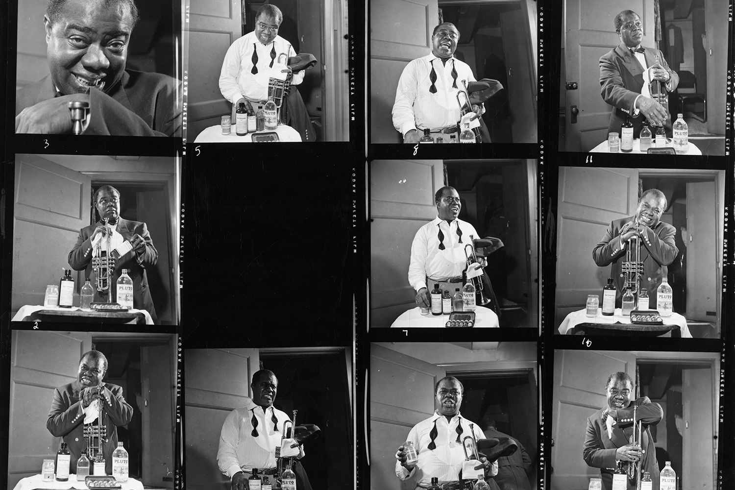 В 1957 г. велись переговоры о выступлении джазмена в СССР, что могло стать успехом американской дипломатии. Однако из-за ситуации вокруг десегрегации в школе Литл-Рок (Арканзас), когда губернатор отказался пускать чернокожих детей в школу вместе с белыми, Армстронг отказался от поездки. «Из-за того, как они обращаются с моим народом на Юге, правительство может катиться к черту», – заявил джазмен. 