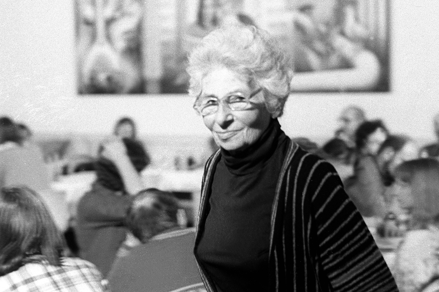 Рут Вернер (1907–2000), известная также под настоящим именем Урсула Кучински и псевдонимом «Соня», была немецкой коммунисткой, привлеченной советской разведкой после переезда в Китай в 1930-х. Она работала радисткой в Маньчжурии, Польше и Швейцарии, а во время Второй мировой войны была направлена в Великобританию. Там Вернер стала ключевым связным для физика Клауса Фукса, передававшего СССР сведения об англо-американских ядерных программах. Информация, полученная благодаря ее работе, стала важным элементом данных, использованных при создании советской атомной бомбы. Рут Вернер не была раскрыта и благополучно вернулась в Восточную Германию, где дослужилась до звания полковника ГРУ и стала писательницей.