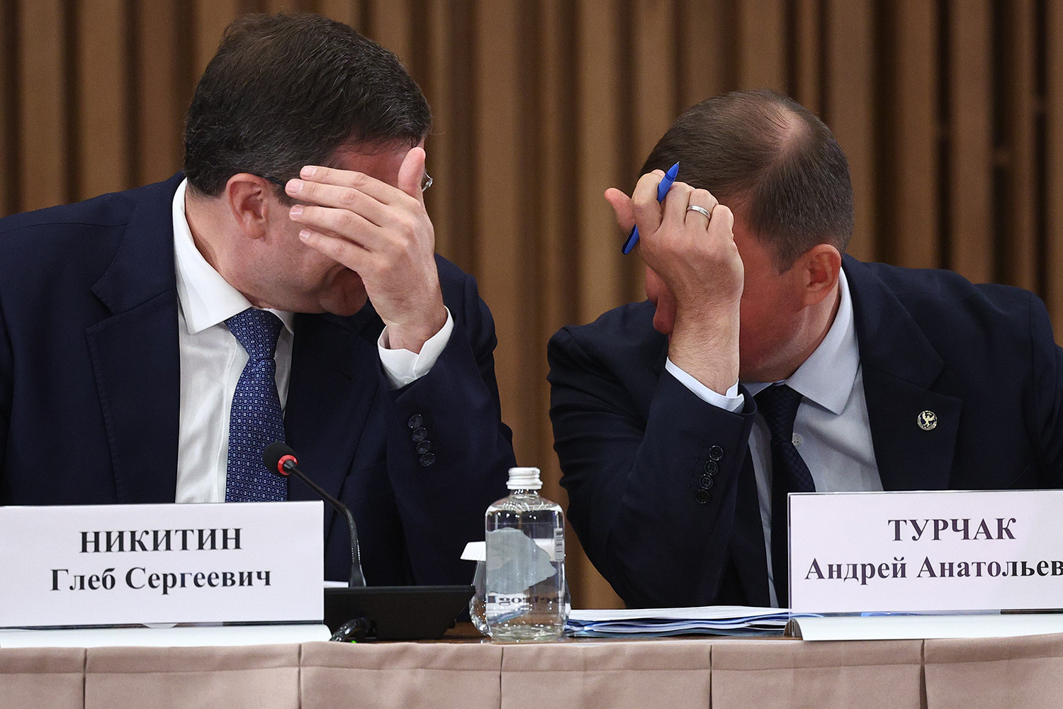 4 августа 2026 г. Губернатор Нижегородской области Глеб Никитин и глава Республики Алтай Андрей Турчак на совещании по вопросу развития внутреннего туризма в России.