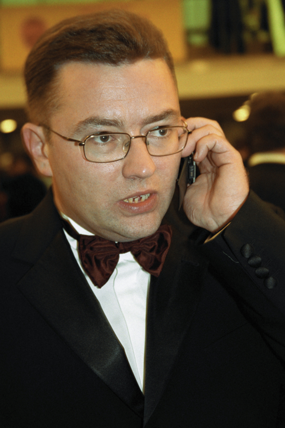 В 1989 г. Борис Крюк по примеру родного отца окончил Московский государственный технический университет им. Баумана по специальности «инженер-конструктор». После этого его приняли в штат молодежной редакции Центрального телевидения, а в 1995 г. он стал первым заместителем гендиректора частной телекомпании «Игра».