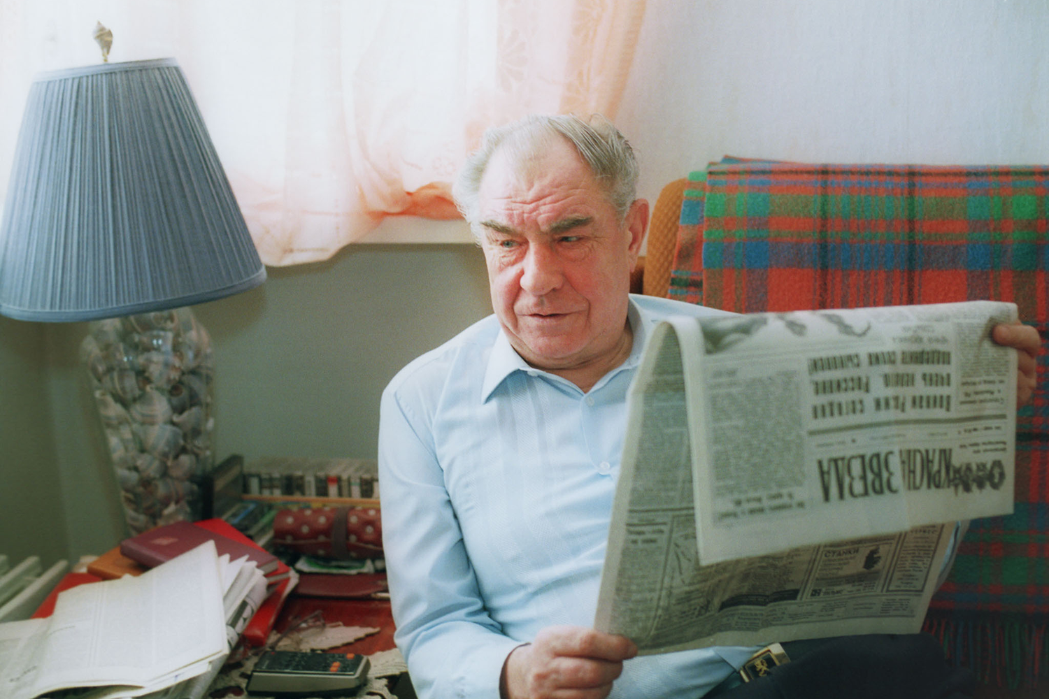 Дмитрий Язов занимал пост министра обороны СССР. В 1990 г. Горбачев удостоил его звания маршала Советского Союза – это стало последним в истории страны присвоением столь высокого воинского звания. Именно по приказу Язова в Москву были введены войска и бронетехника. При этом, по свидетельствам, он отказался отдать приказ о применении силы против противников ГКЧП. Когда стало ясно, что переворот проваливается, 21 августа Язов отдал приказ о выводе армейских частей из столицы. Он лично полетел к Горбачеву в Форос, пытаясь объяснить ситуацию, а по возвращении был арестован прямо в аэропорту.Официально уволен с военной службы 7 февраля 1994 г. после амнистии. В интервью «Комсомольской правде» Язов заявлял: «Никакого путча не было. Мы пытались спасти страну». «Если бы август 1991-го повторился, я вел бы себя намного решительнее», – отмечал он. В отставке Язов занимался военно‑патриотическим воспитанием, руководил ветеранскими и общественными организациями. В 2019 г. Вильнюсский окружной суд заочно приговорил его к 10 годам лишения свободы по делу о событиях 13 января 1991 г. в Литве (тогда советские войска применили оружие против сторонников независимости, штурмовавших телецентр). Умер в феврале 2020 г. на 96-м году жизни после продолжительной болезни.