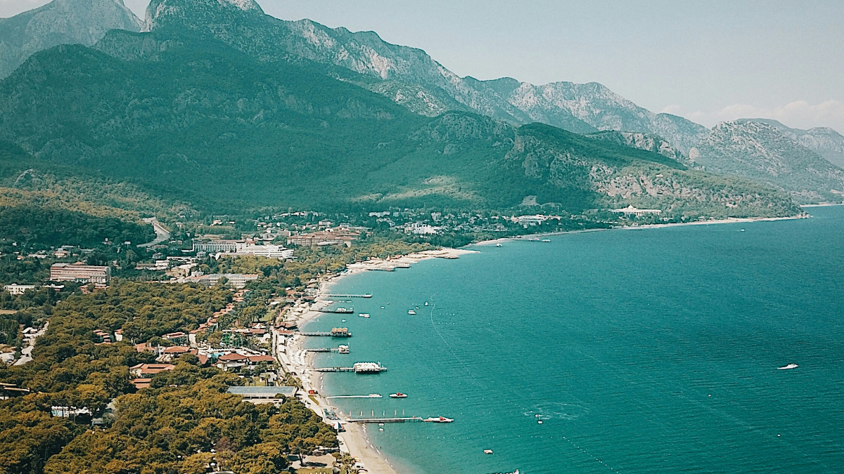 Vitaliy Zamedyanskiy / Unsplash