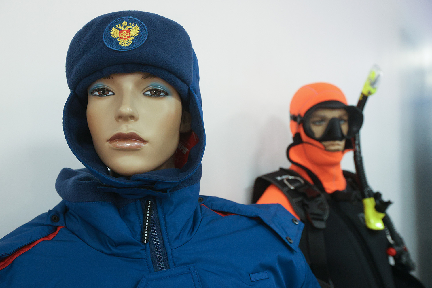 МЧС продемонстрировало беспилотный противопожарный комплекс, поисковые дроны и технику повышенной проходимости. 