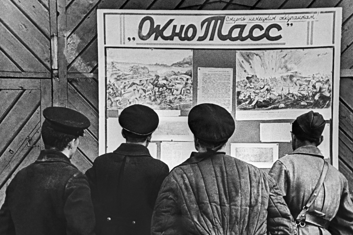 3 сентября 1941 г. первые суда с грузами отошли из Волховстроя и Лодейного Поля, пересекли Ладожское озеро и направились к порту Осиновец на его западном берегу. Так начала действовать водная трасса, которую вскоре назовут «Дорогой жизни».К тому моменту положение города было катастрофическим: немецкие войска захватили Шлиссельбург и полностью отрезали Ленинград от сухопутных путей сообщения. Город с почти трехмиллионным населением оказался в блокадном кольце. Продовольственные склады были разбомблены, нормы выдачи хлеба неоднократно снижались и к ноябрю упали до 125 г в сутки для детей и иждивенцев (250 – для рабочих), от голода ежедневно умирали тысячи людей. Единственной надеждой оставалось Ладожское озеро – его юго-западное и юго-восточное побережья продолжали контролировать советские войска.