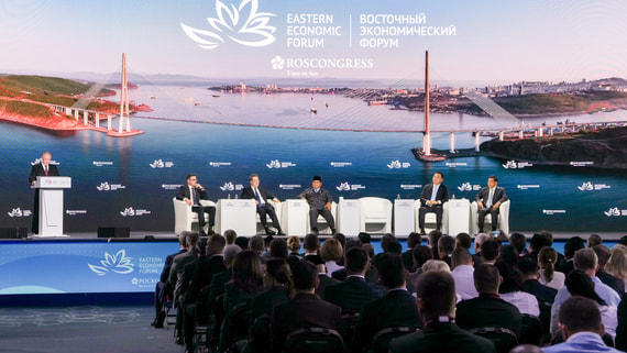Путин поручил разработать программу привлечения ученых на Дальний Восток