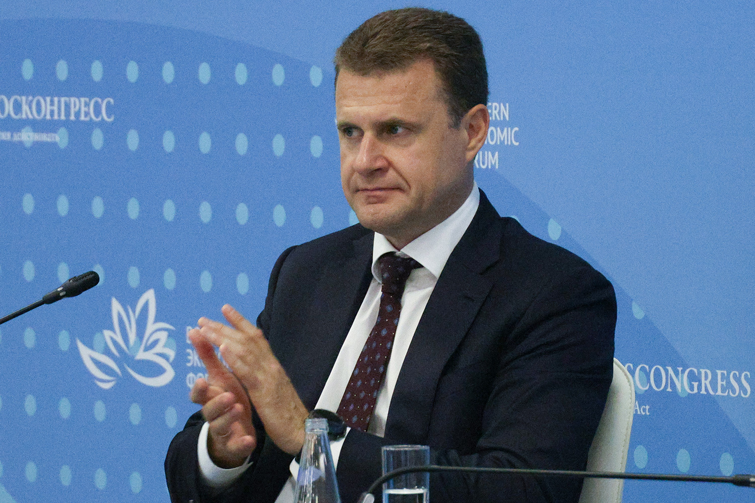 Глава Минвостокразвития Алексей Чекунков – о двигателе экономики:«Двигателем экономики должен оставаться бизнес, я твердо считаю. Государство создает условия. Государство создает инфраструктуру. Государство создает правила игры. Бизнес инвестирует, чтобы зарабатывать деньги».