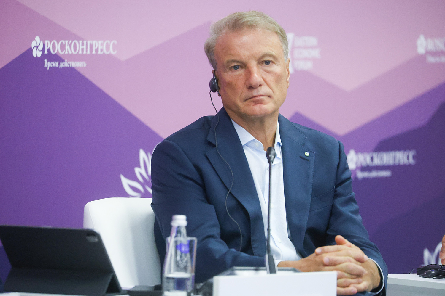 Председатель правления Сбербанка Герман Греф – о паузах в снижении ключевой ставки:«Мы допускаем, что могут быть паузы в движении вниз. Наш прогноз до конца этого года остается на уровне 13–13,5%».
