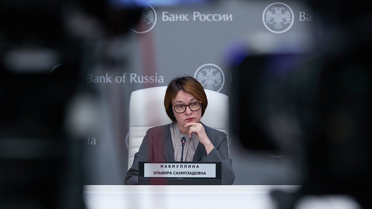 Председатель ЦБ Эльвира Набиуллина предупредила, что регулятор не будет длительное время держать ставку на уровне, который непосилен для экономики