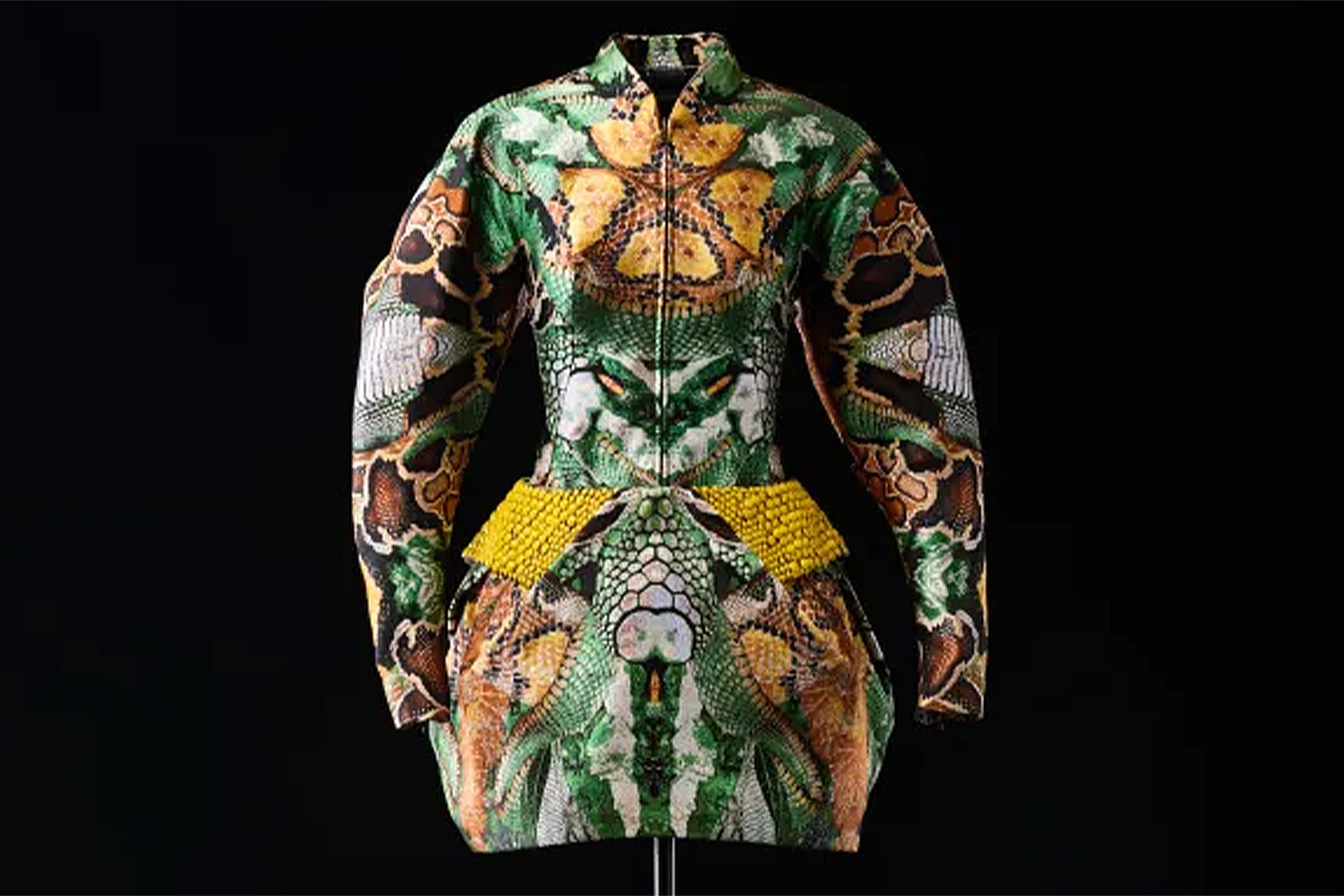 McQueen за 1,3 миллиона: культовый образ Наоми Кэмпбелл ушел с молотка