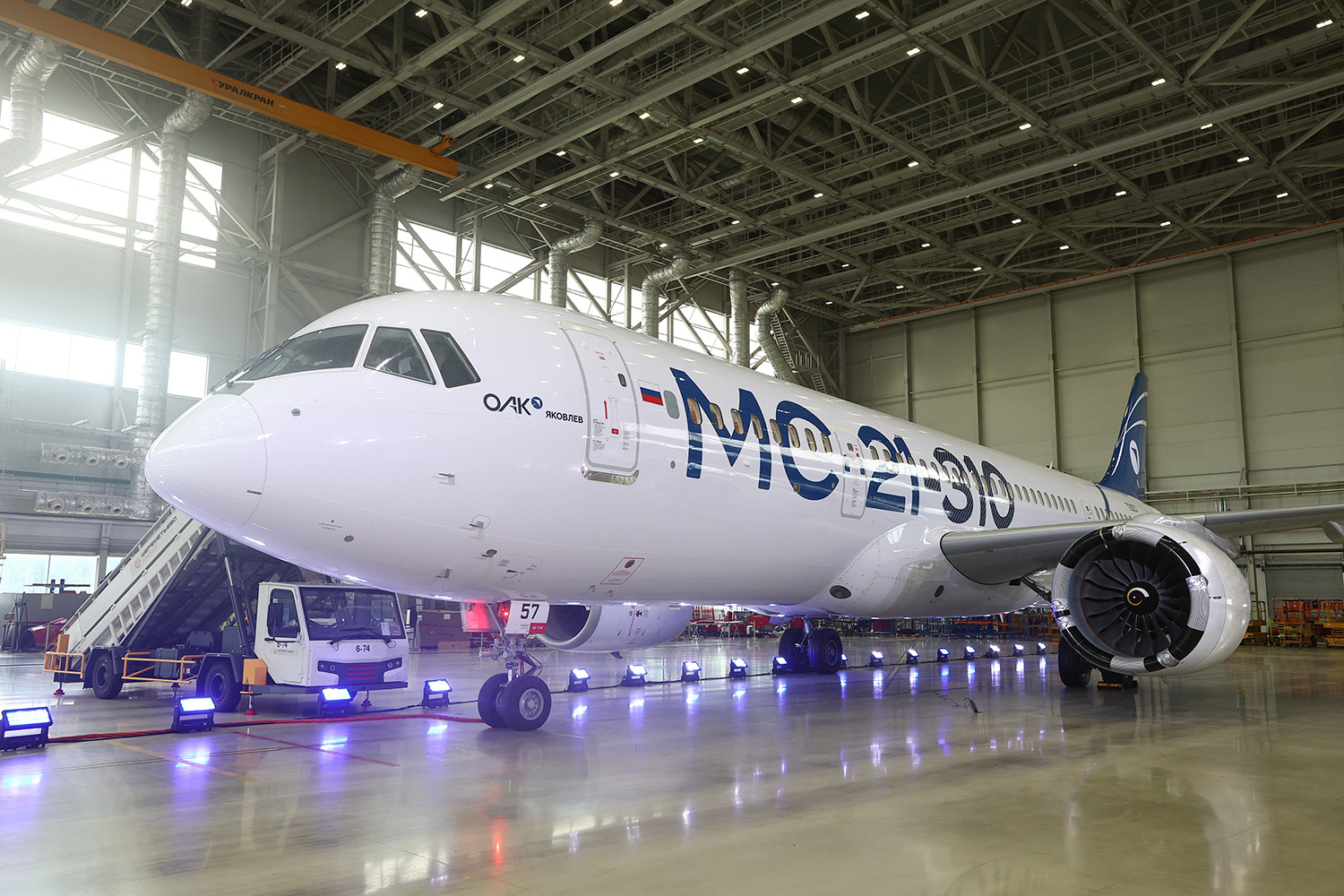 По словам Бадехи, МС-21 должен стать флагманом российской гражданской авиации.