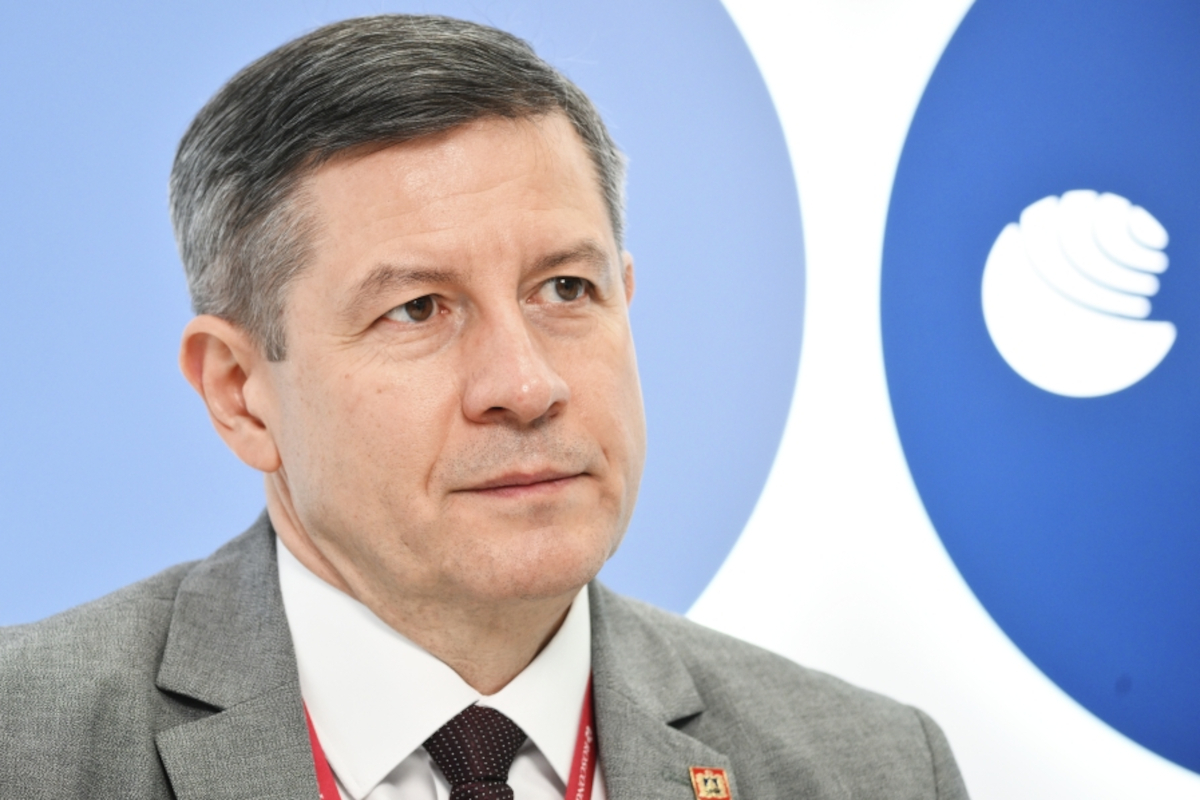 Врио губернатора Брянской области Егор Ковальчук («Единая Россия») выбился в лидеры с результатом 67,52%. Общая явка на выборах превысила 76%. Обязанности главы региона Ковальчук исполнял с 13 мая 2026 г. До назначения он был председателем правительства Луганской народной республики.