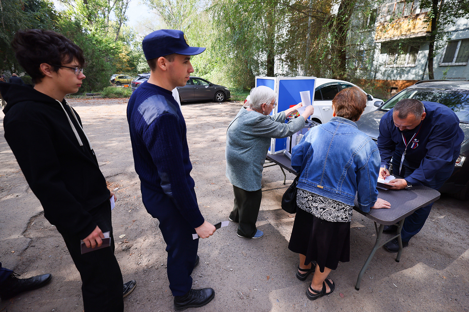 Помимо стационарных, организованы и передвижные избирательные участки (на фото).
