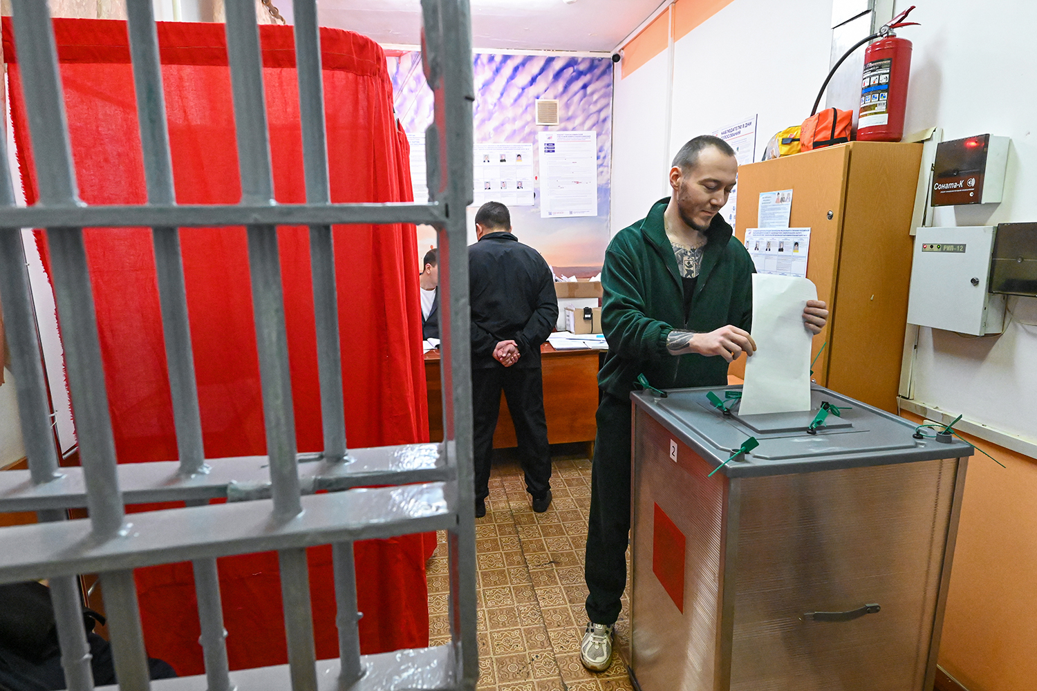 Голосование на избирательном участке № 226 в СИЗО-1 в Чите.