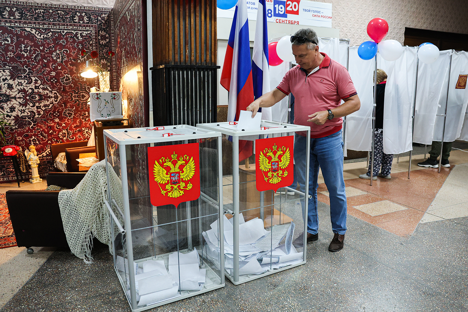В рамках регионального проекта «Маршрут сквозь года» в Херсонской области были открыты четыре тематические площадки, оформленные в стилистике знаковых исторических периодов. Участок № 82 в Геническе посвятили советской эпохе «оттепели» и расцвета края.