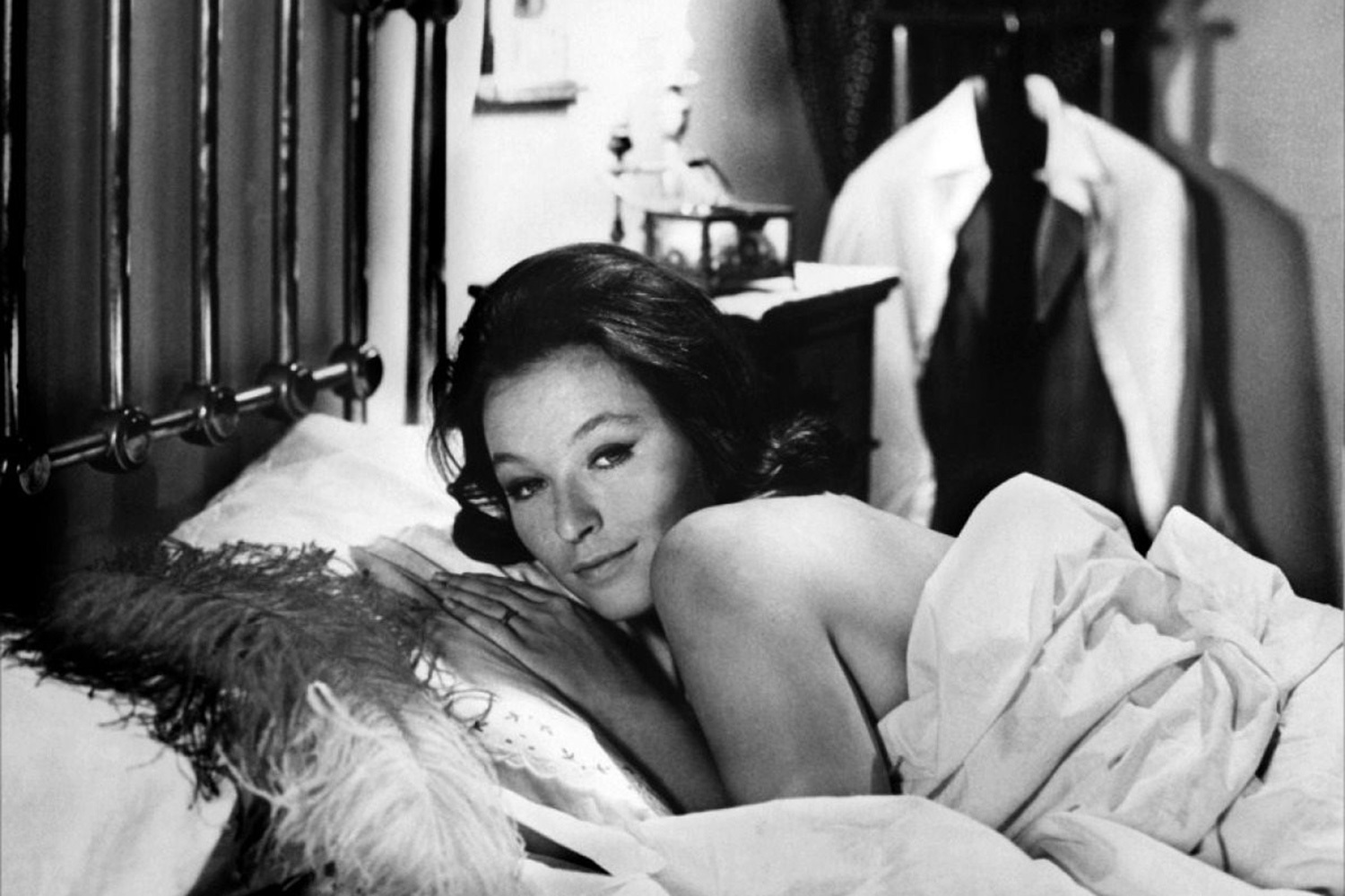 1960-е стали золотым периодом в фильмографии Влади. В 1963 г. за главную роль в сатирической драме Марко Феррери «Современная история: Королева пчел» (в советском прокате – «Пчелиная матка») она удостоилась приза за лучшую женскую роль на Каннском кинофестивале. Вскоре актриса сыграла у таких классиков мирового кино, как Орсон Уэллс в шекспировском «Фальстафе» (1966) и Жан-Люк Годар в картине «Две или три вещи, которые я знаю о ней» (1967). &nbsp;
