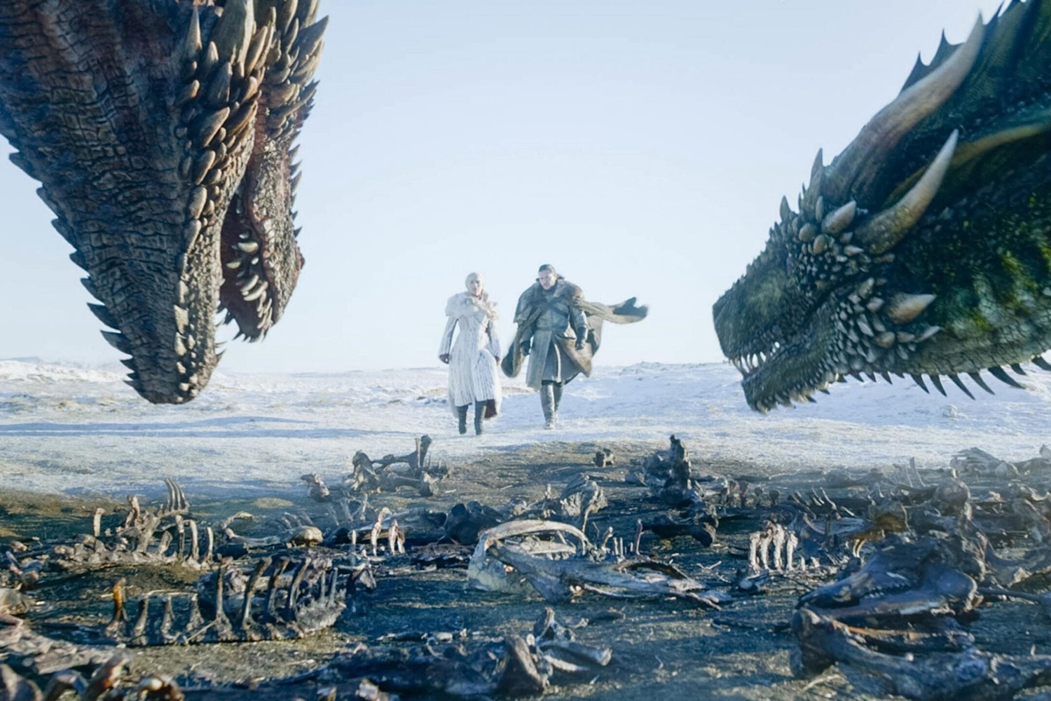 6-е место. Американский фэнтезийный сериал «Игра престолов» (2011–2019) - эпическая сага о кланах, сражающихся за власть на фоне надвигающегося апокалипсиса. Армии, драконы и ледяные зомби превращали Вестерос в поле невероятных по масштабу сражений. При всей зрелищности, кровавой избыточности и спорном финале телепроект HBO отличался остроумным, закрученным сценарием, притягательным миром и сильным актерским ансамблем – Питер Динклэйдж, Лина Хиди и Николай Костер‑Вальдау. Повествование захватывало от начала и до конца: зима в итоге пришла, но магия «Престолов» не меркла никогда, заключает Эгнер.