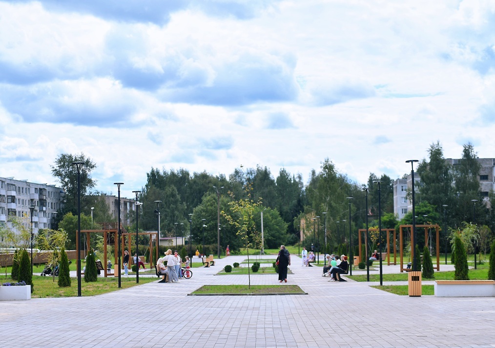 Городской сквер в поселке Верхнеднепровский